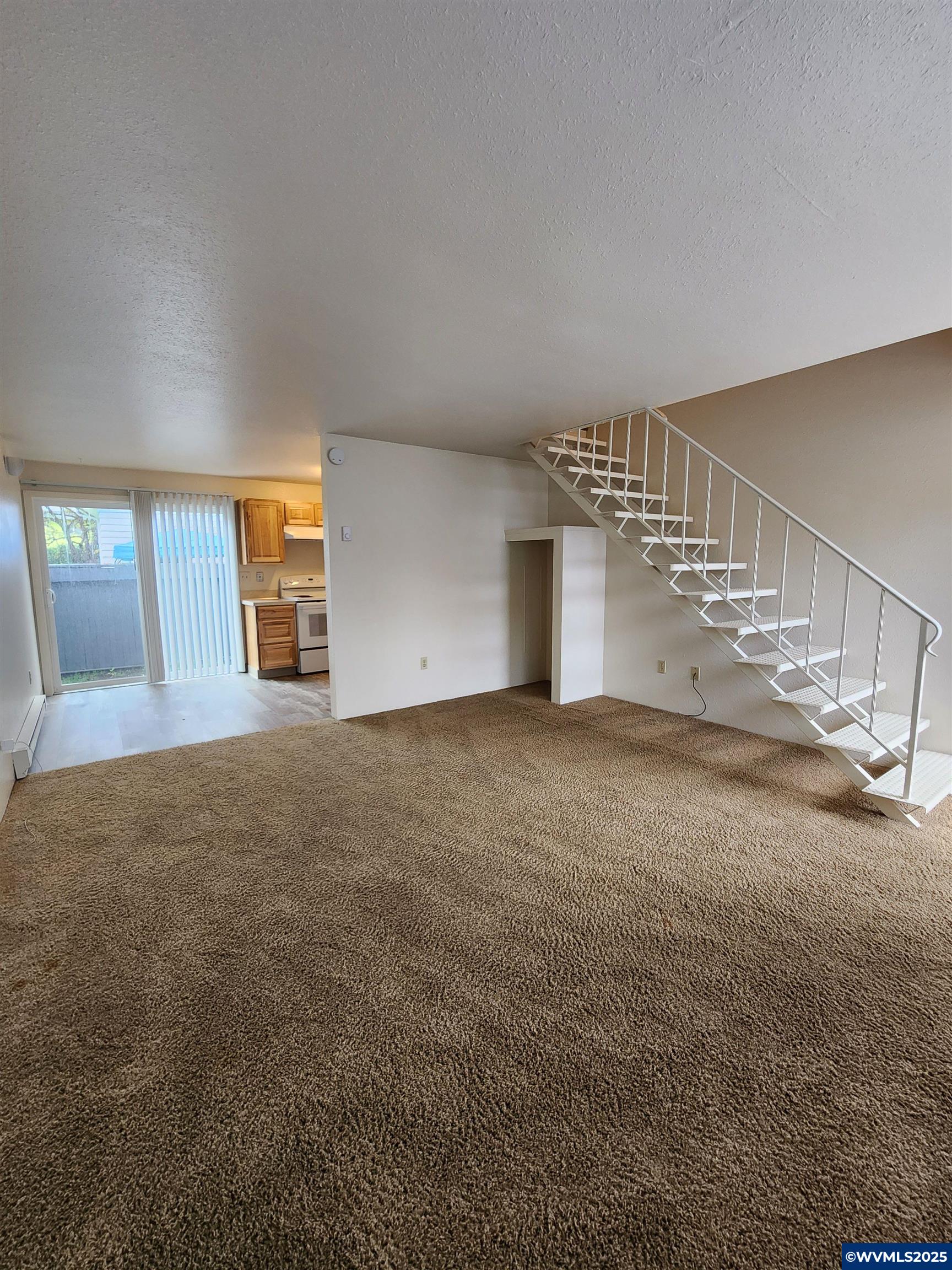 380 SW Tunison Av