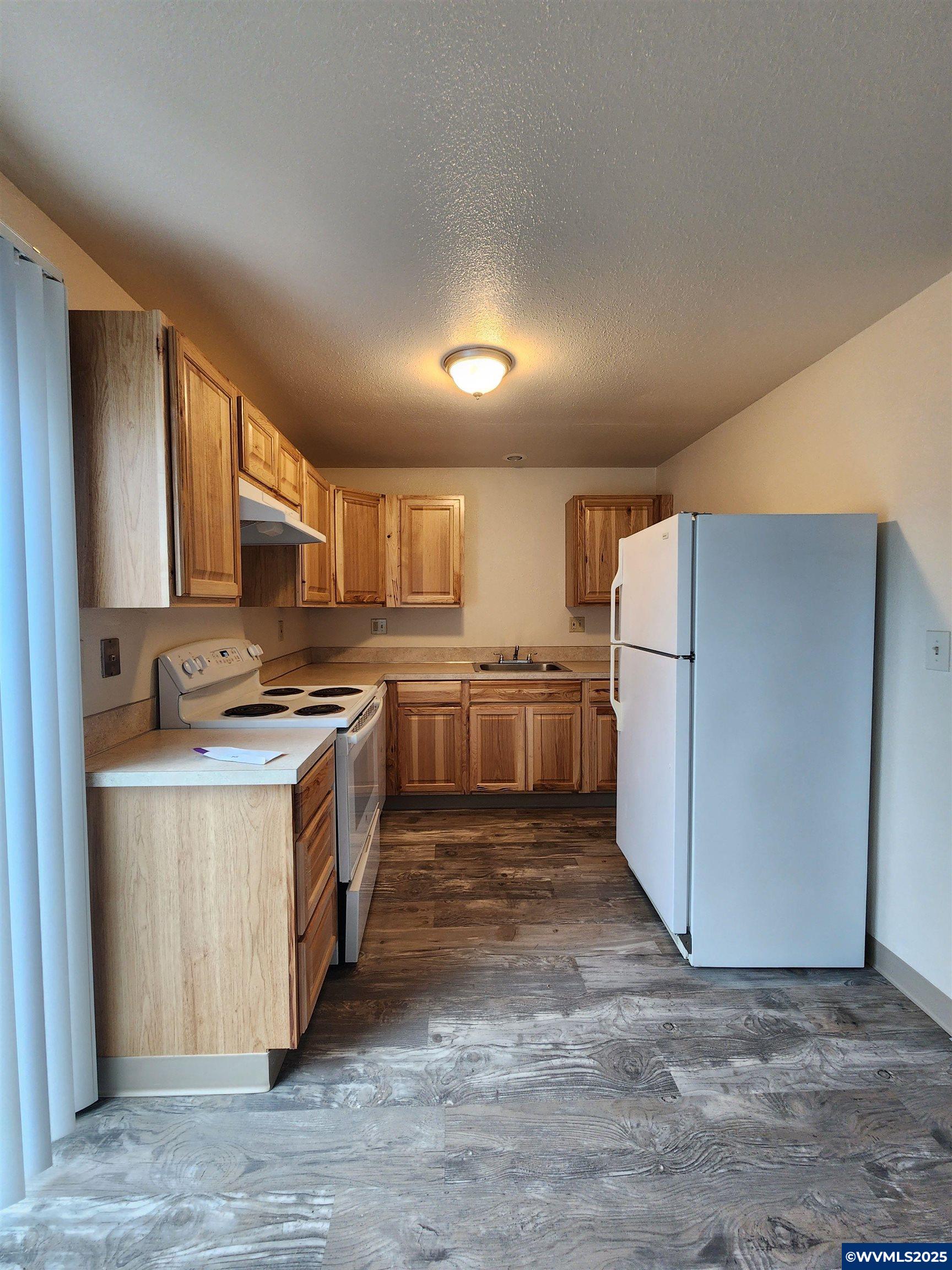 380 SW Tunison Av