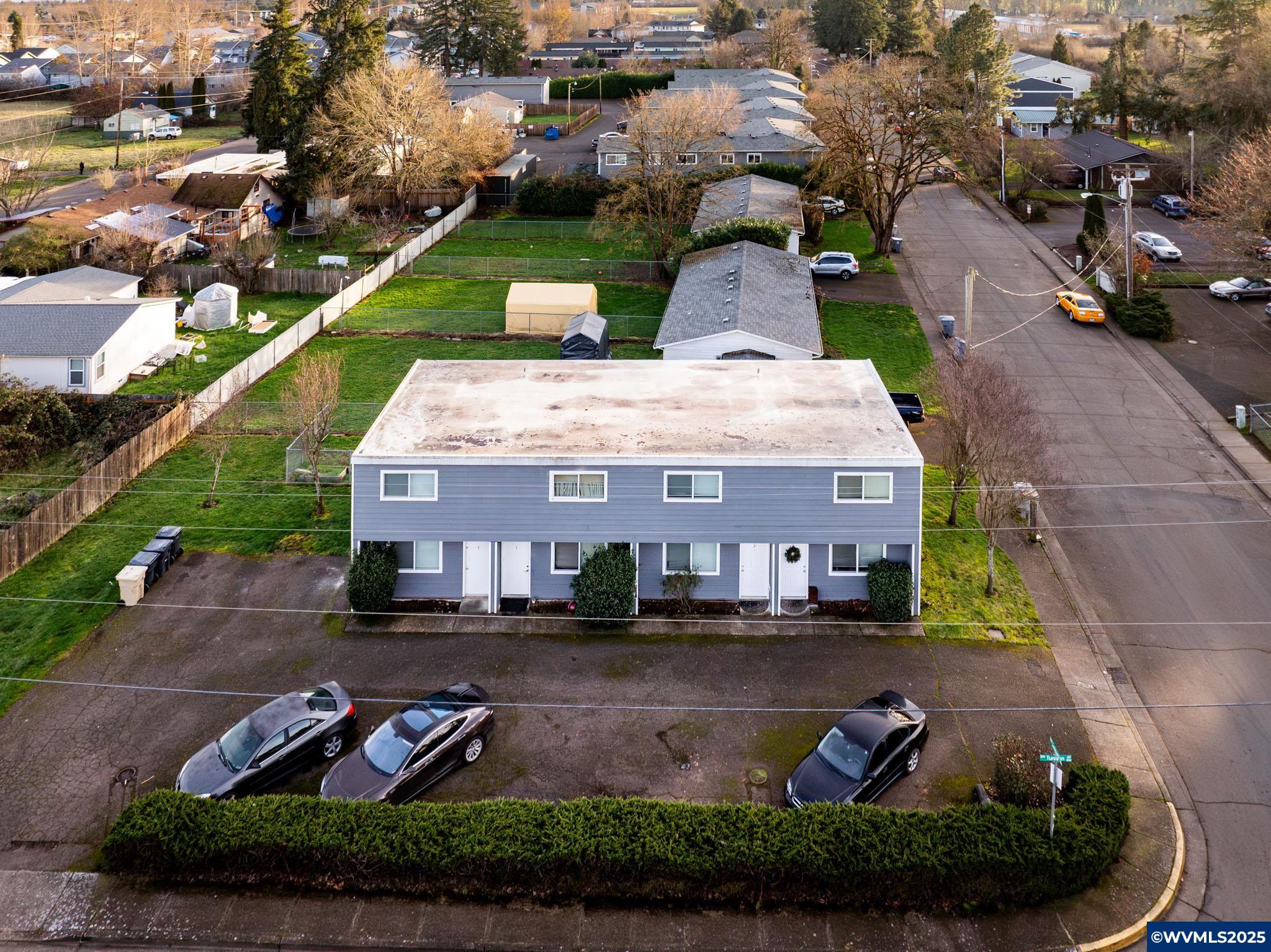 380 SW Tunison Av