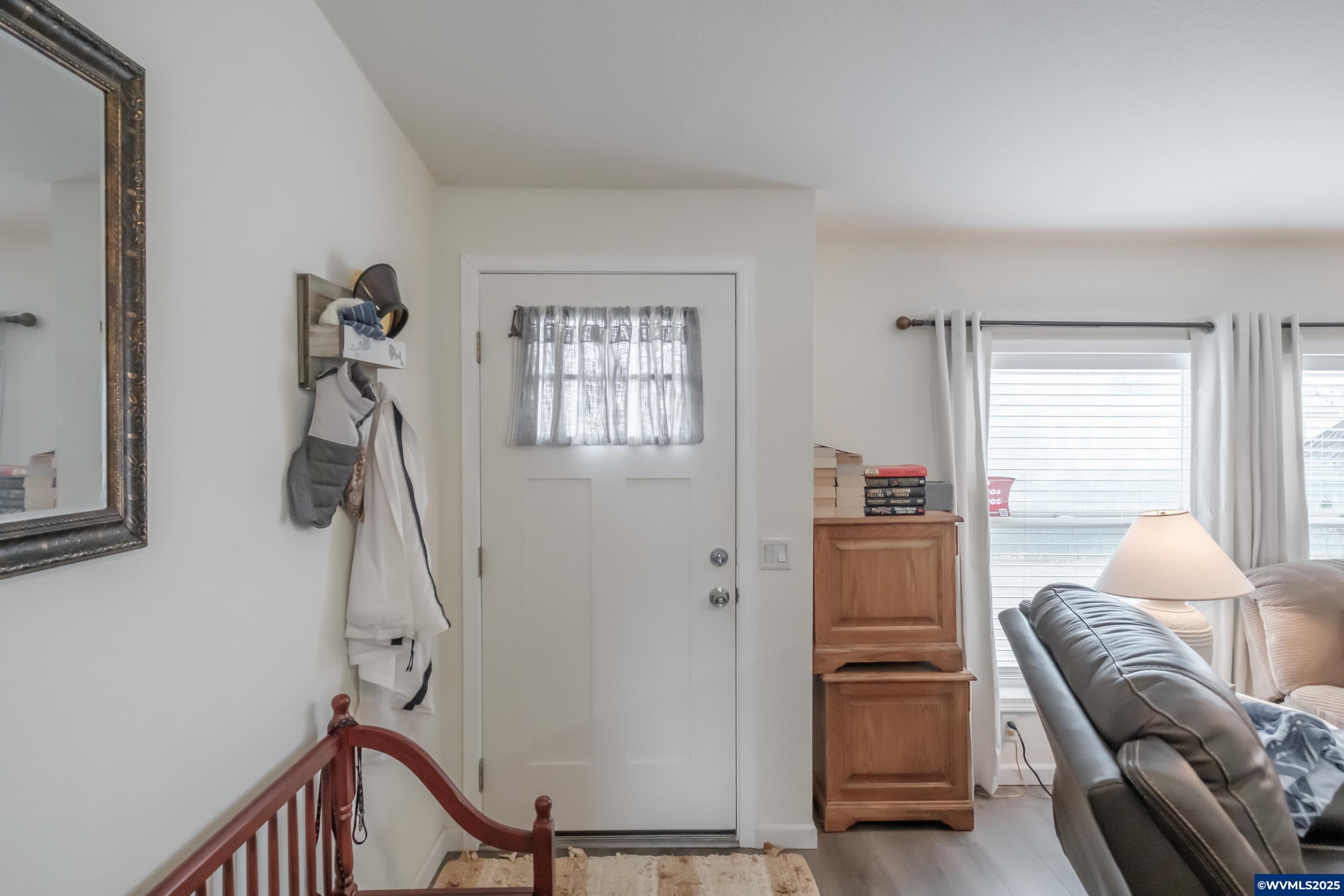 300 Western Av SE