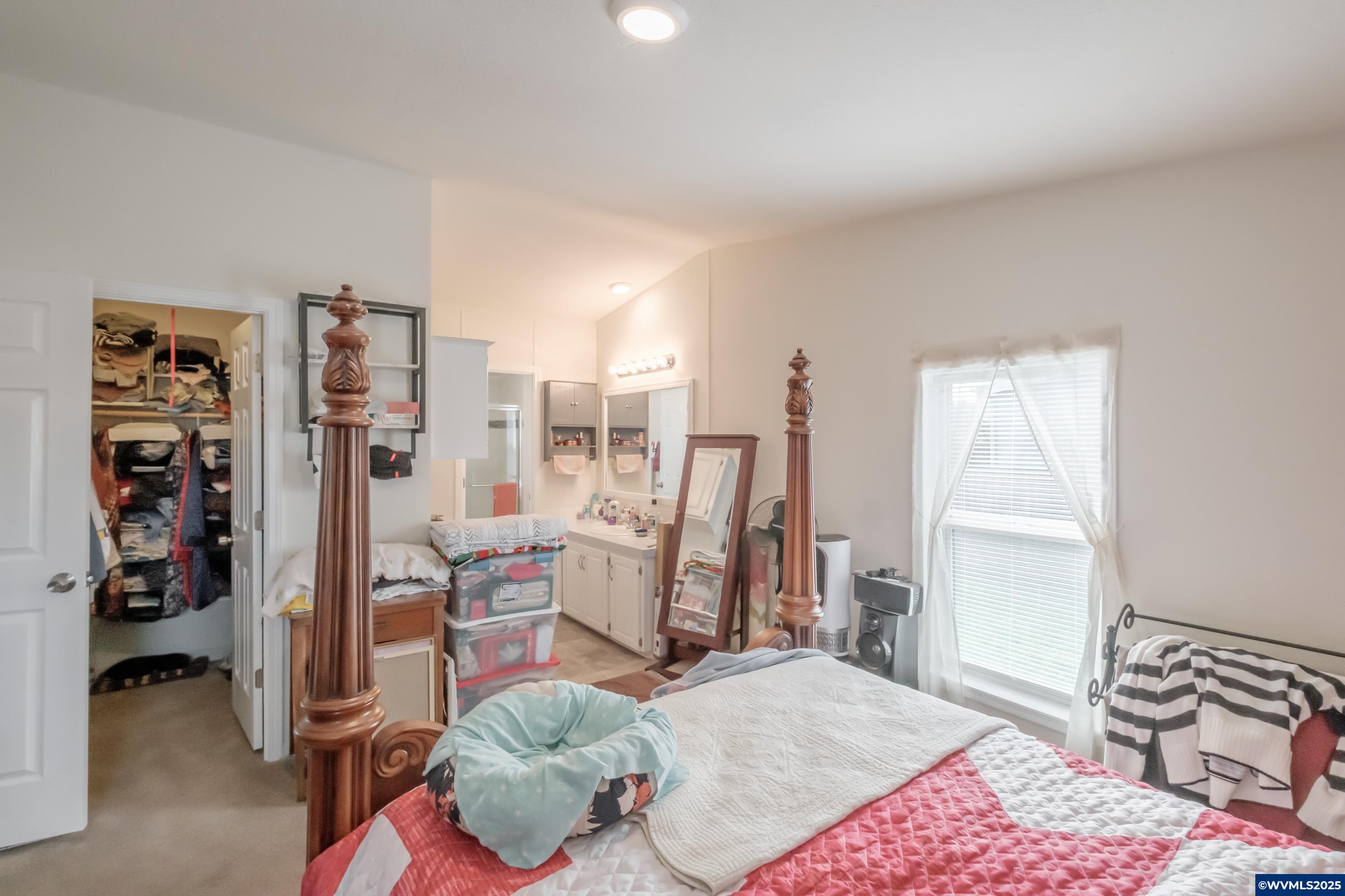 300 Western Av SE