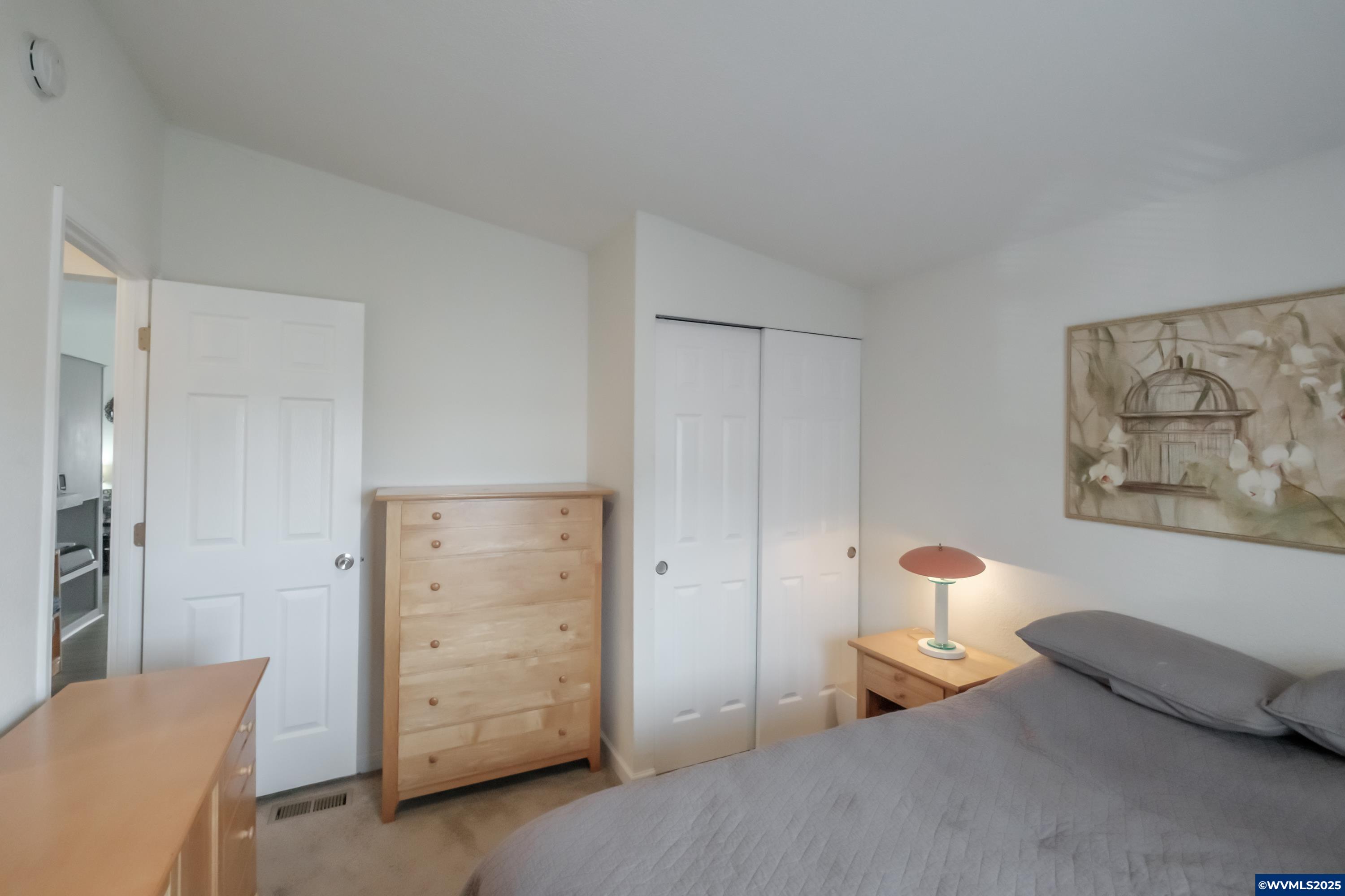 300 Western Av SE