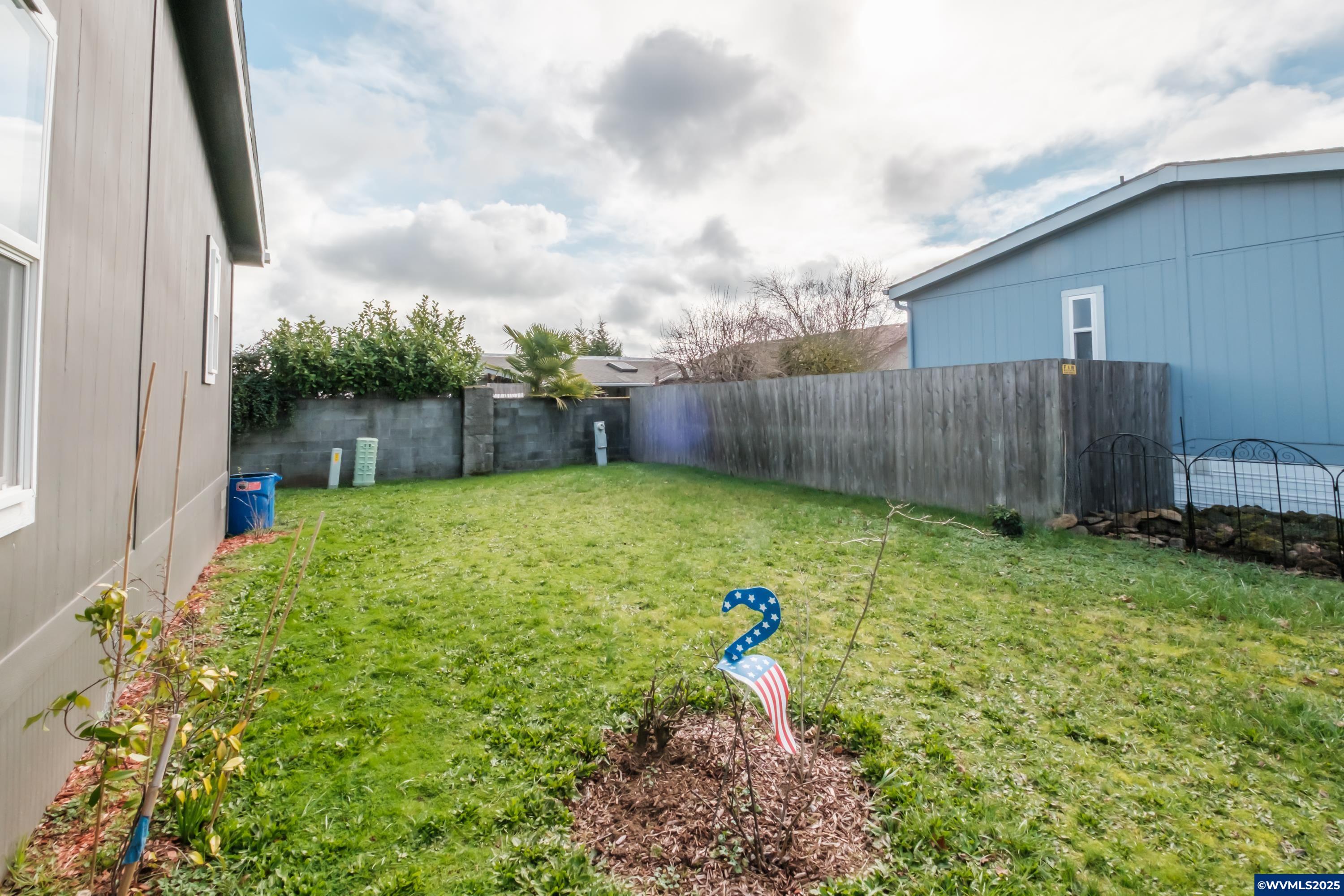 300 Western Av SE
