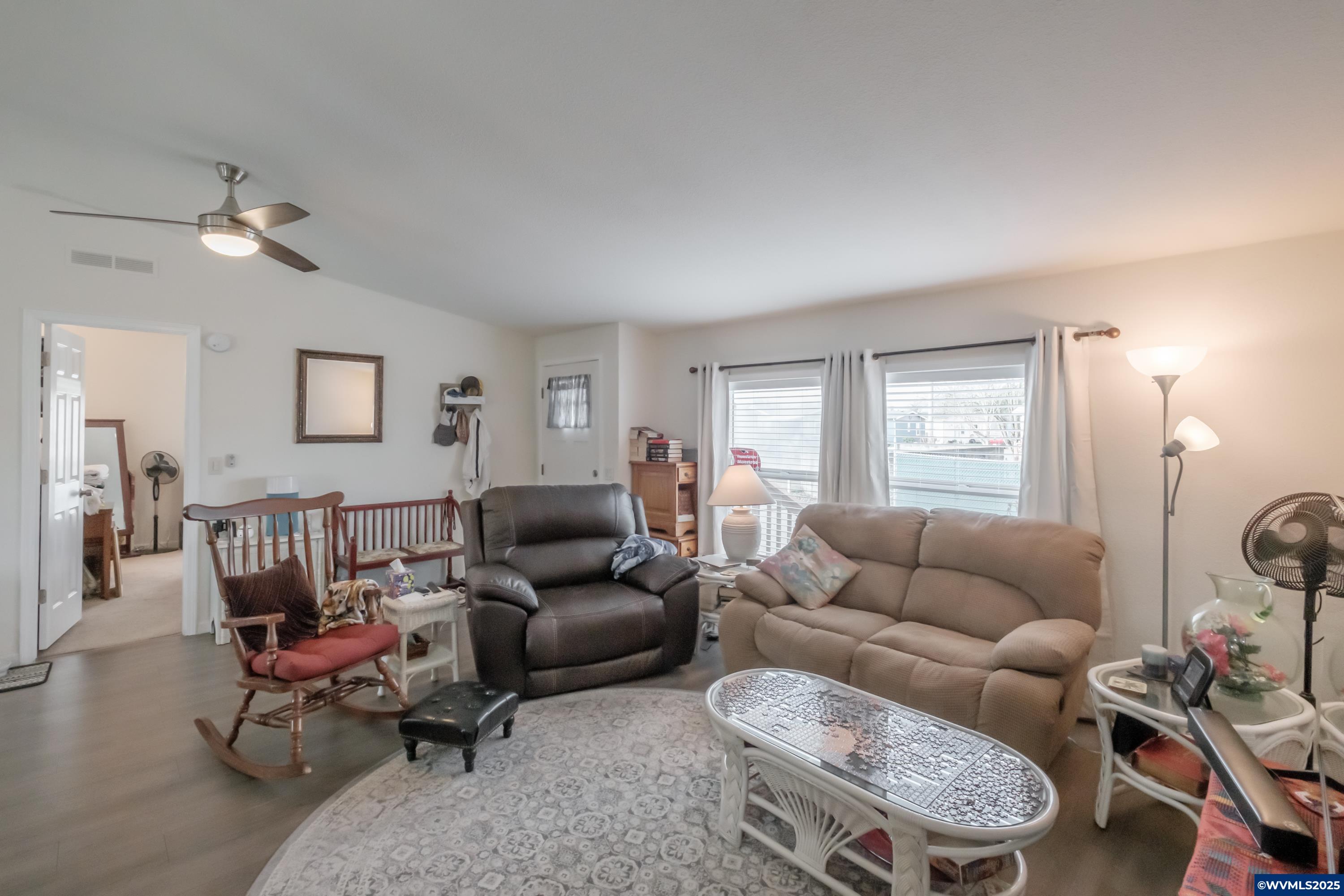300 Western Av SE