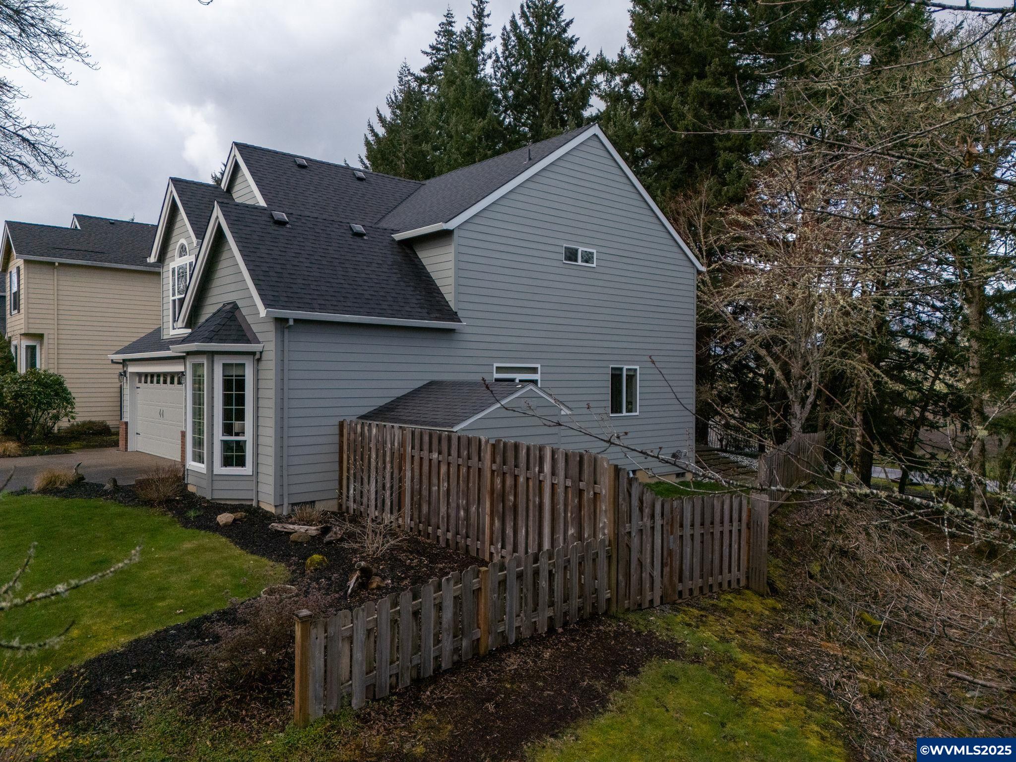 5887 SW Delwood Av