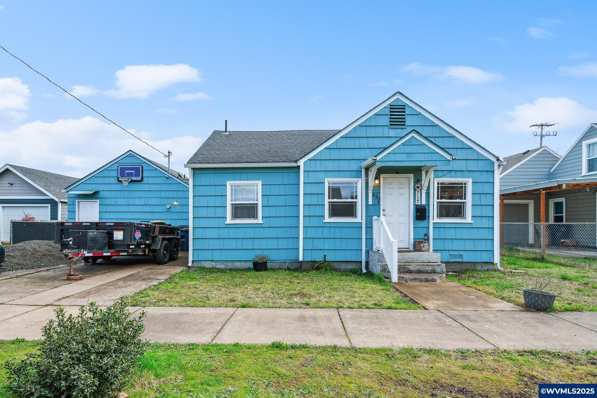 370 W B St