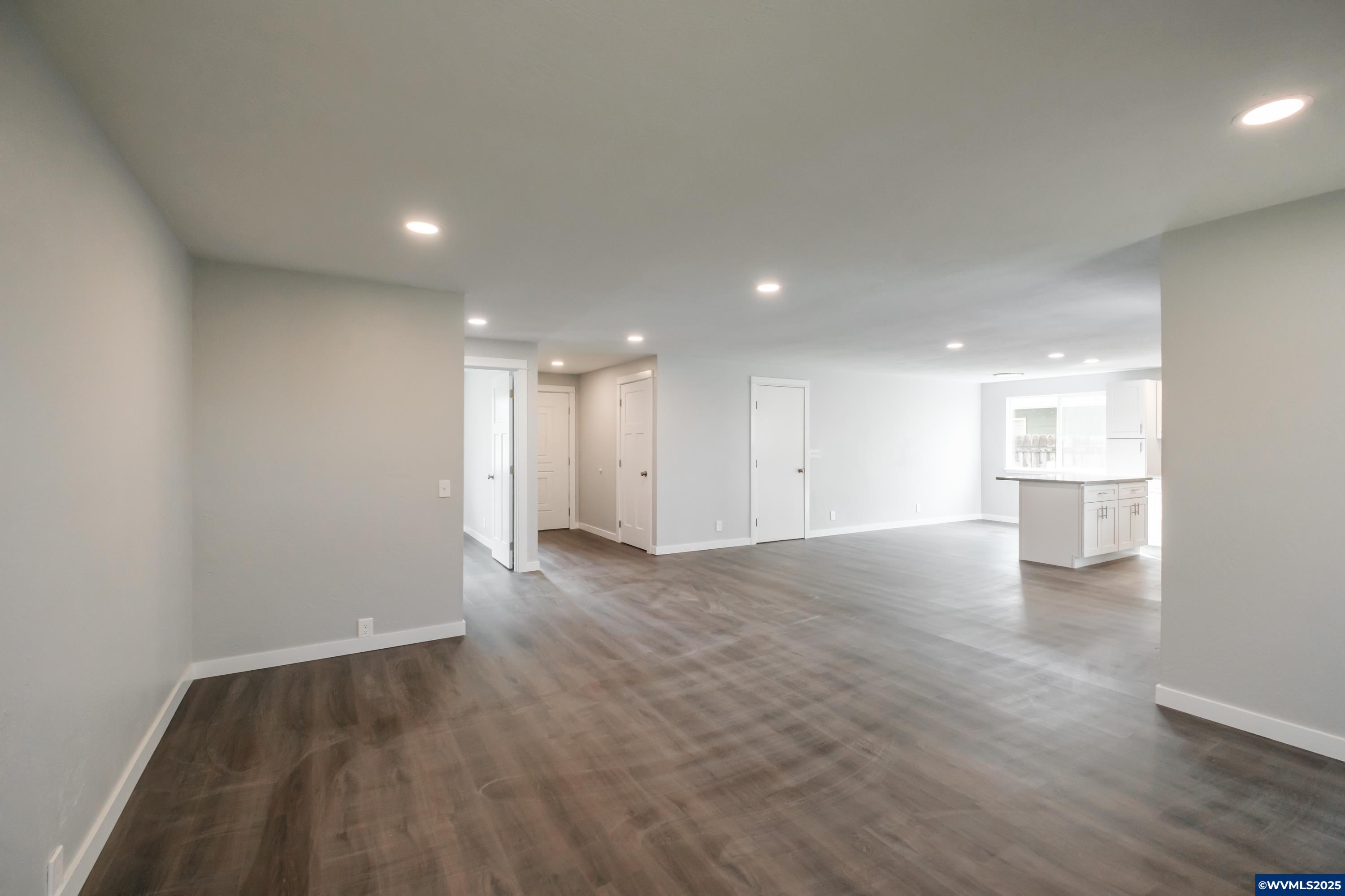 374 Southgate Dr S