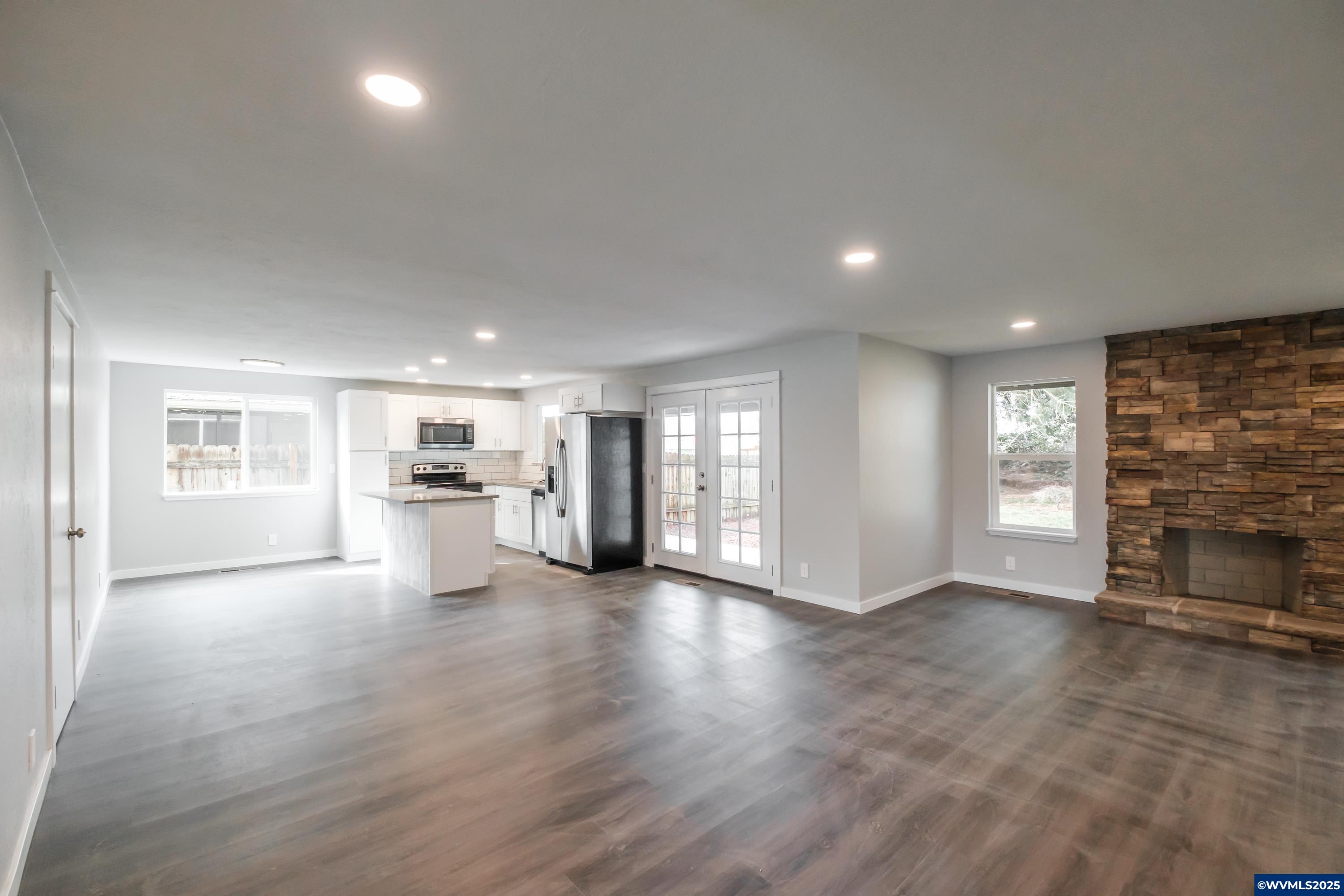 374 Southgate Dr S