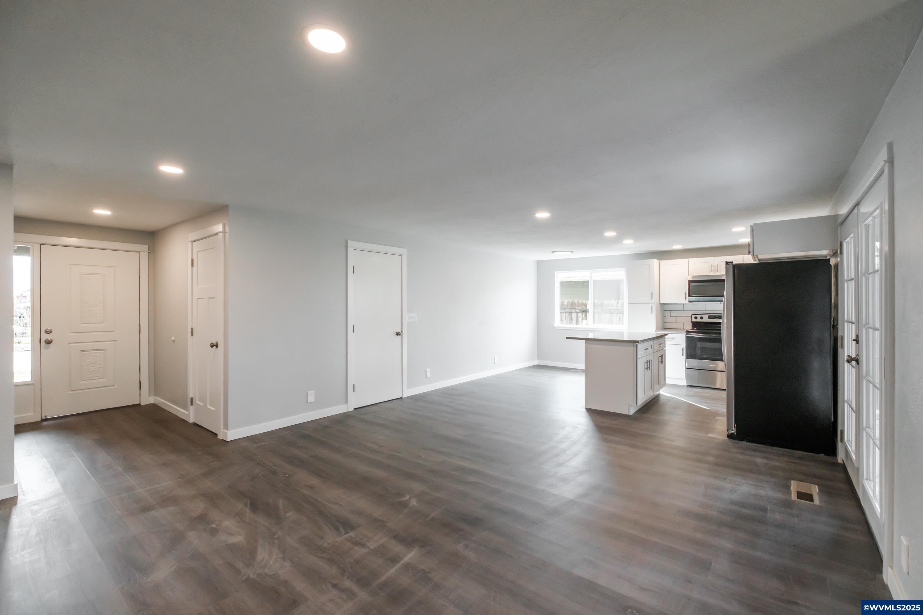 374 Southgate Dr S