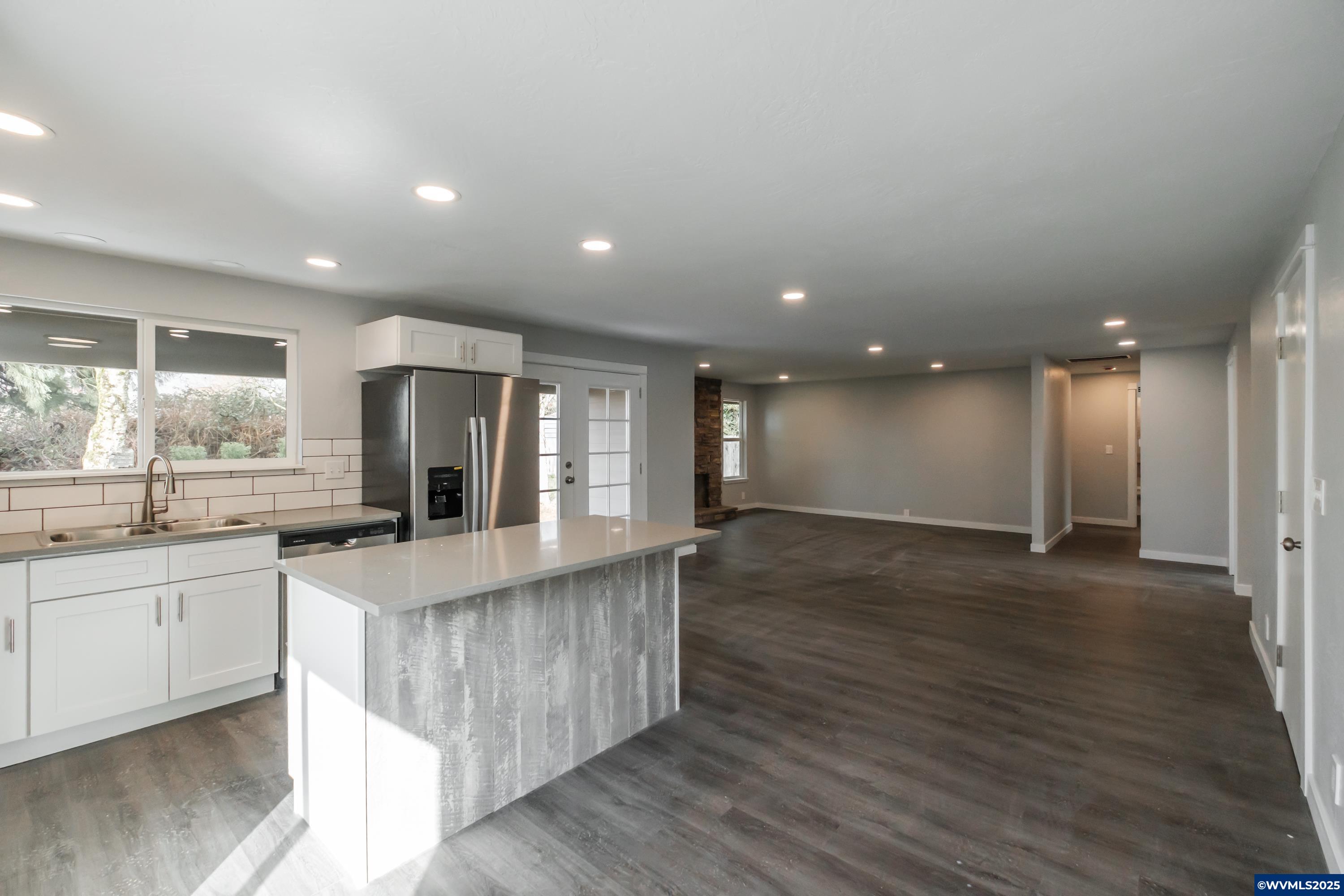 374 Southgate Dr S