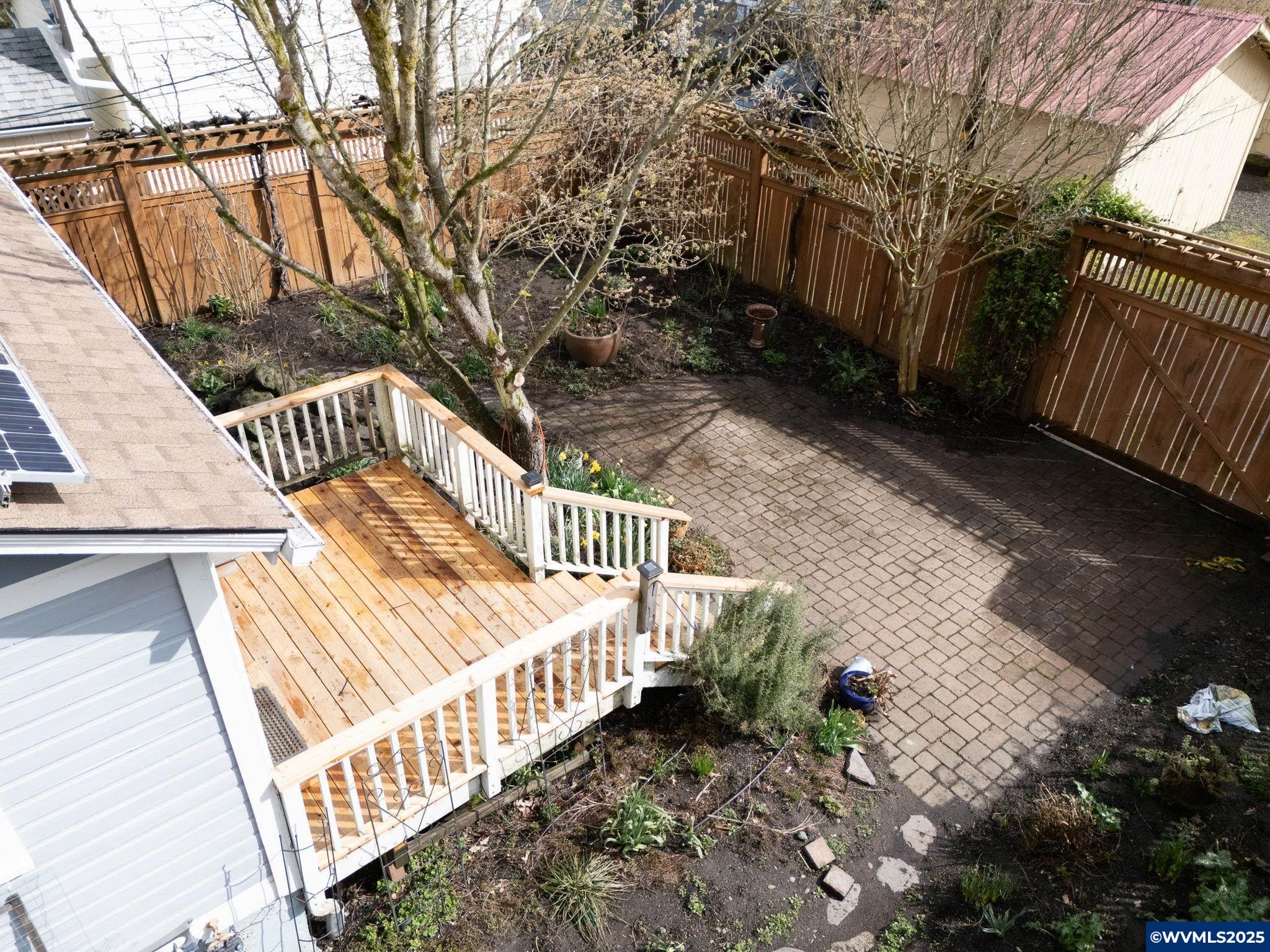 327 NW 11 St