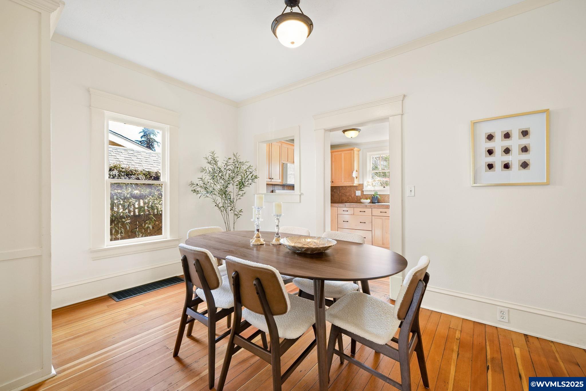 327 NW 11 St