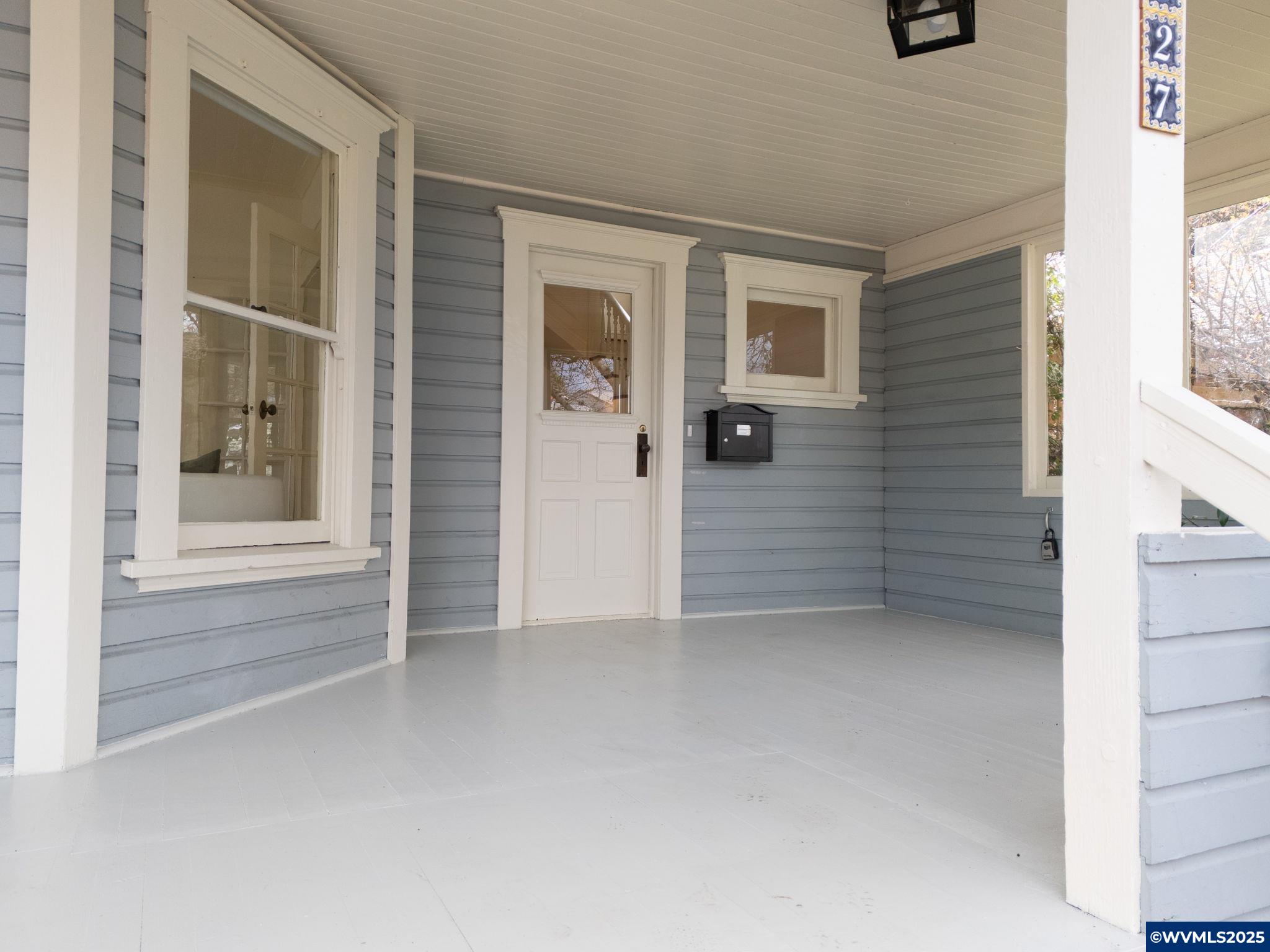 327 NW 11 St