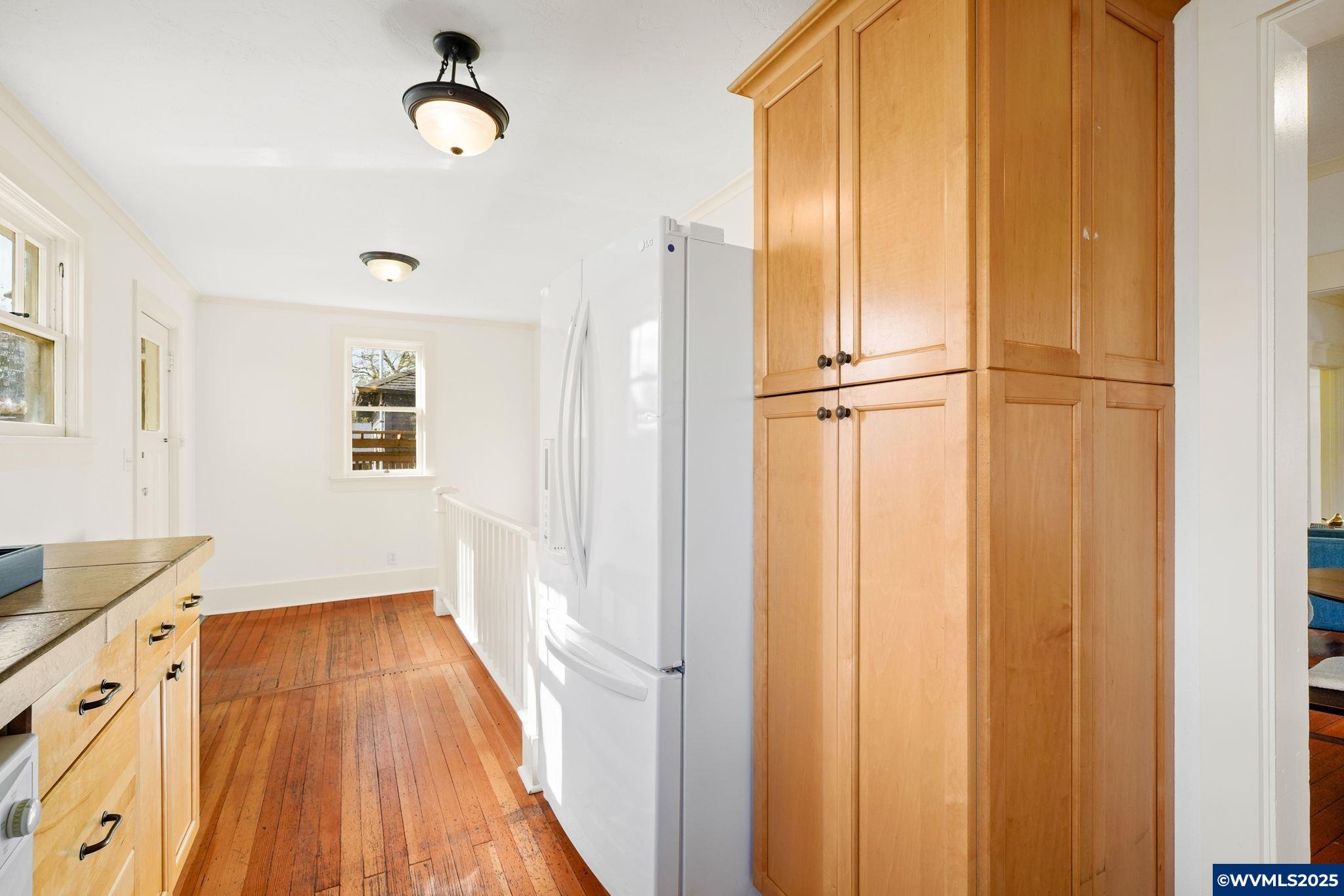 327 NW 11 St