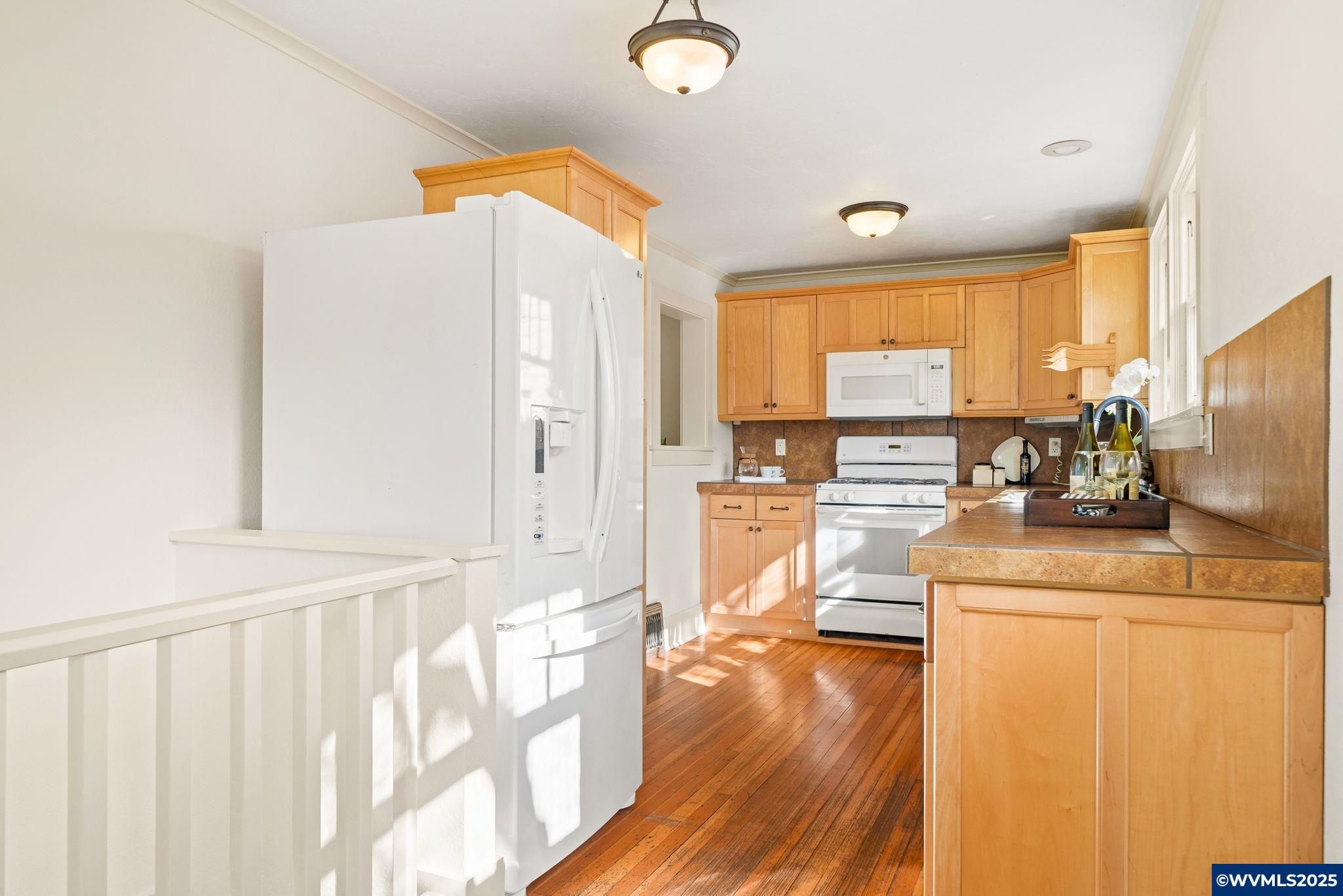 327 NW 11 St