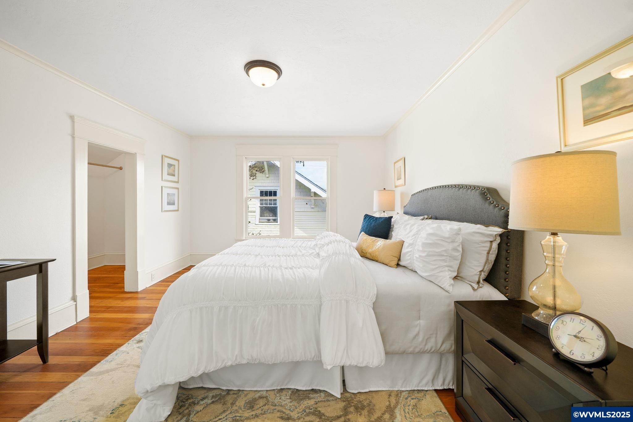 327 NW 11 St