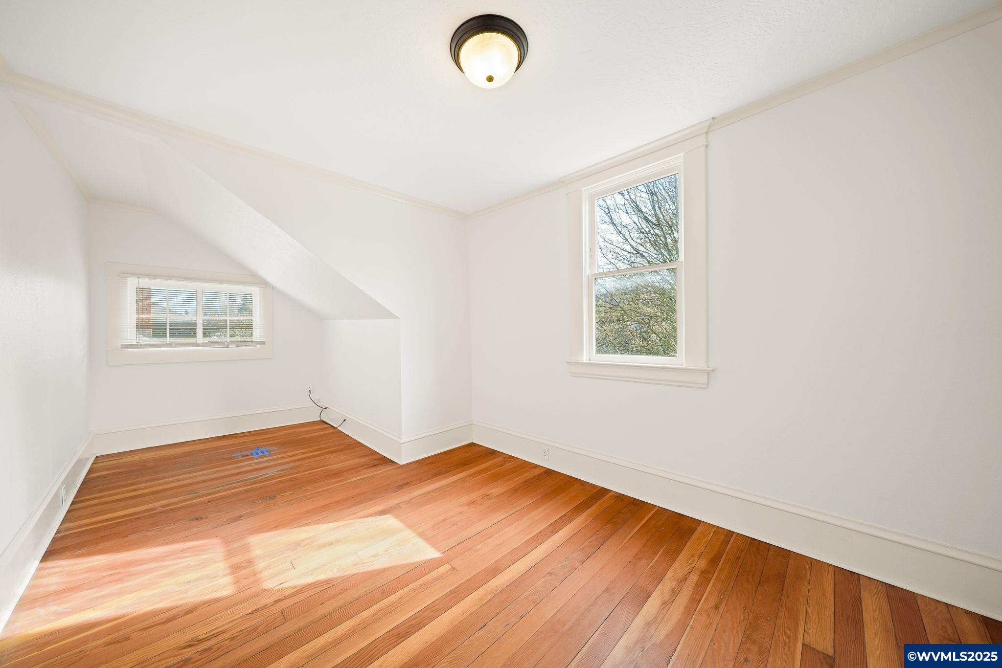 327 NW 11 St