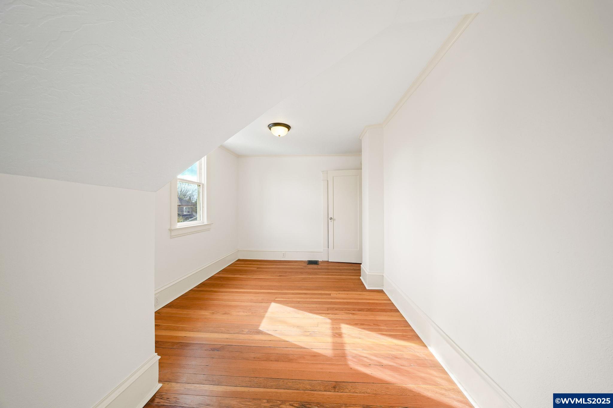 327 NW 11 St