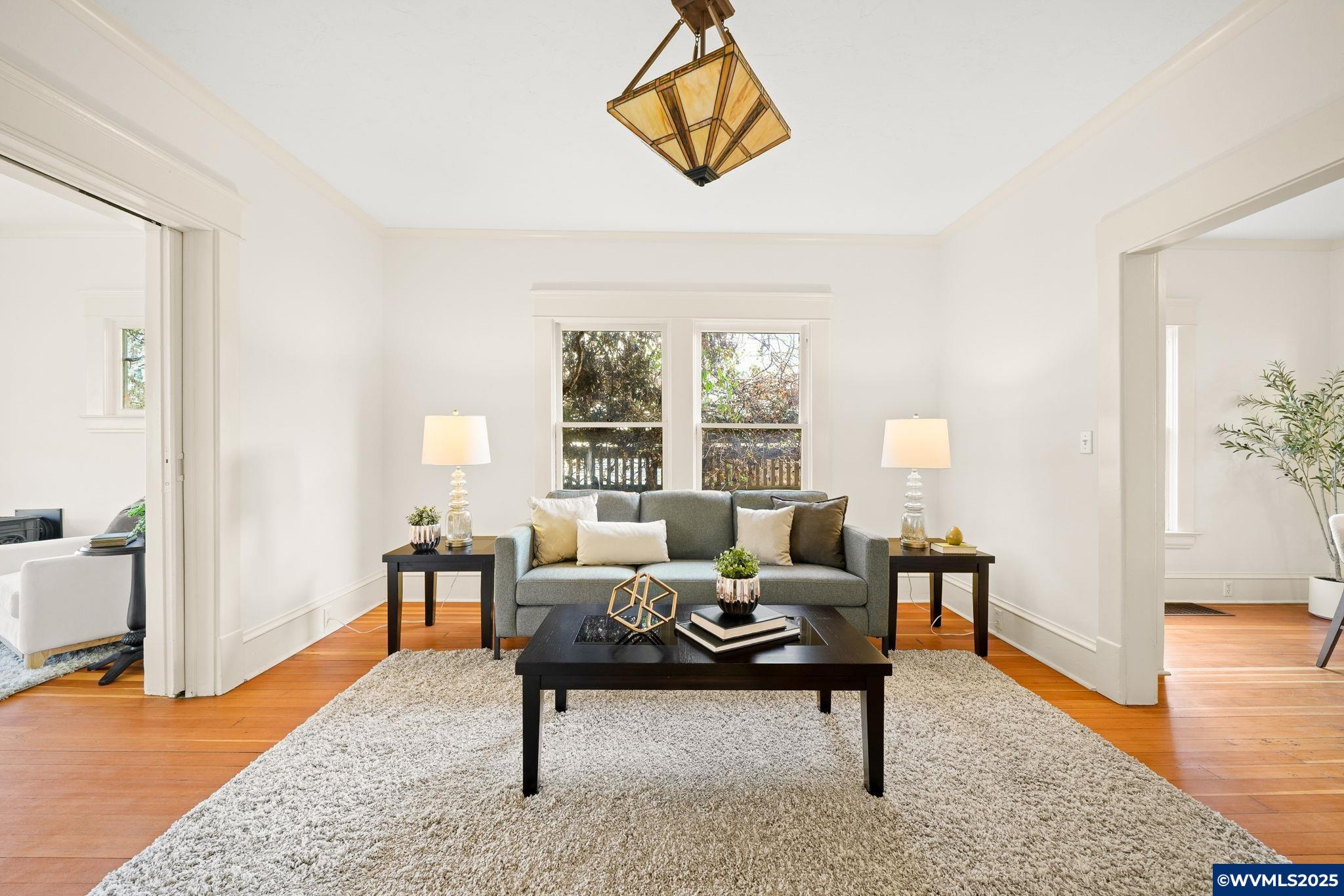 327 NW 11 St