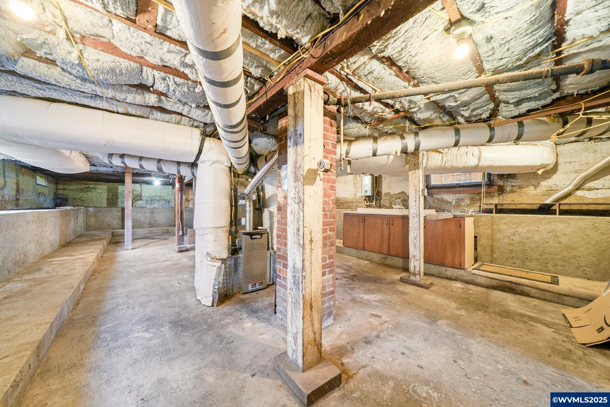 327 NW 11 St
