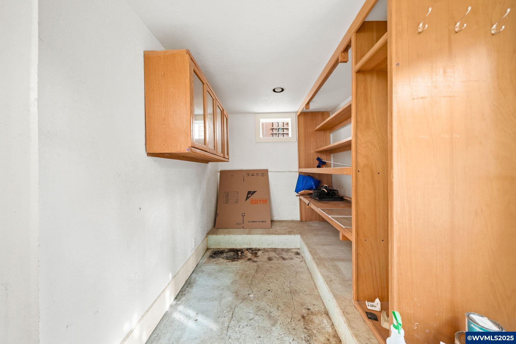 327 NW 11 St