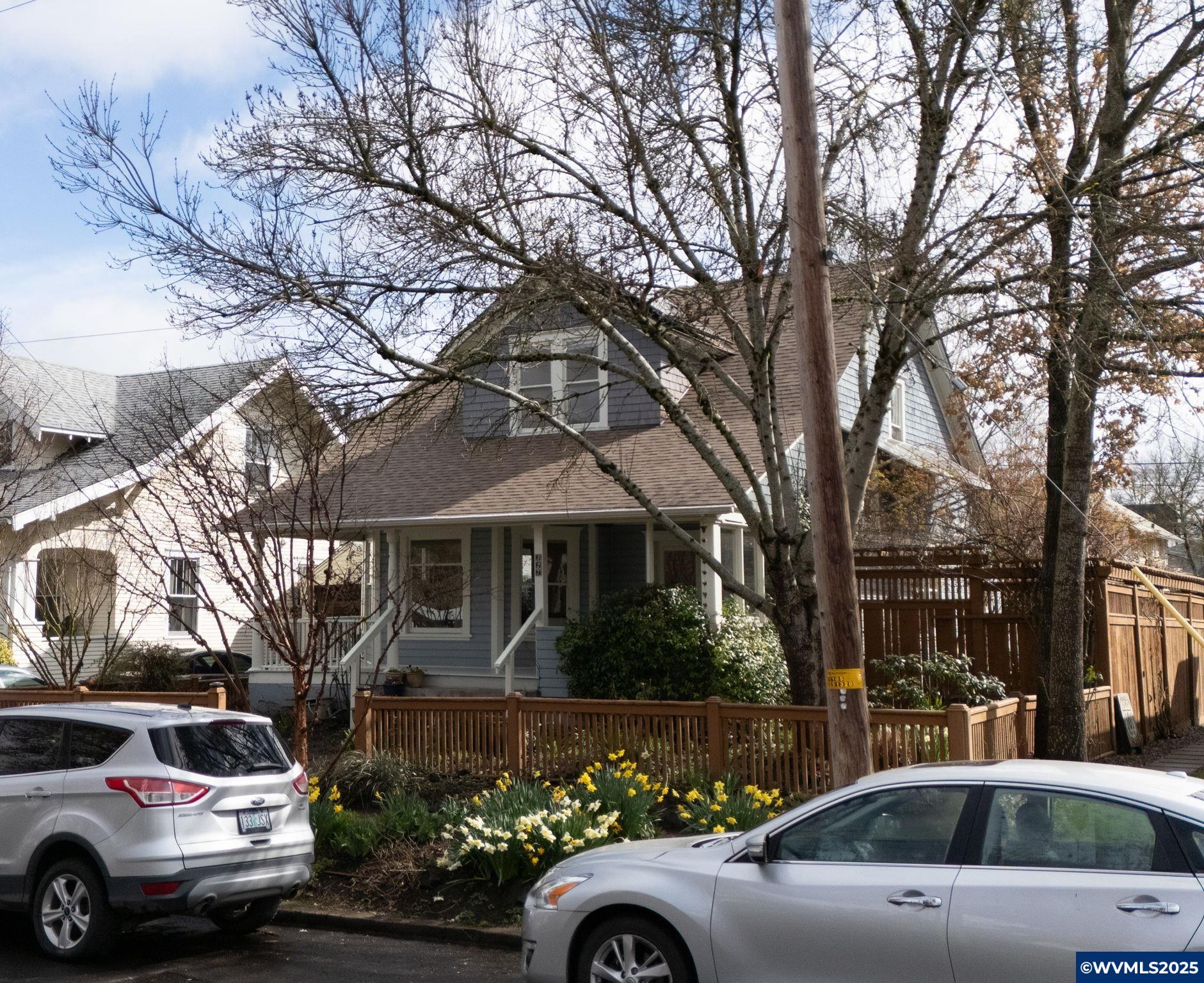 327 NW 11 St