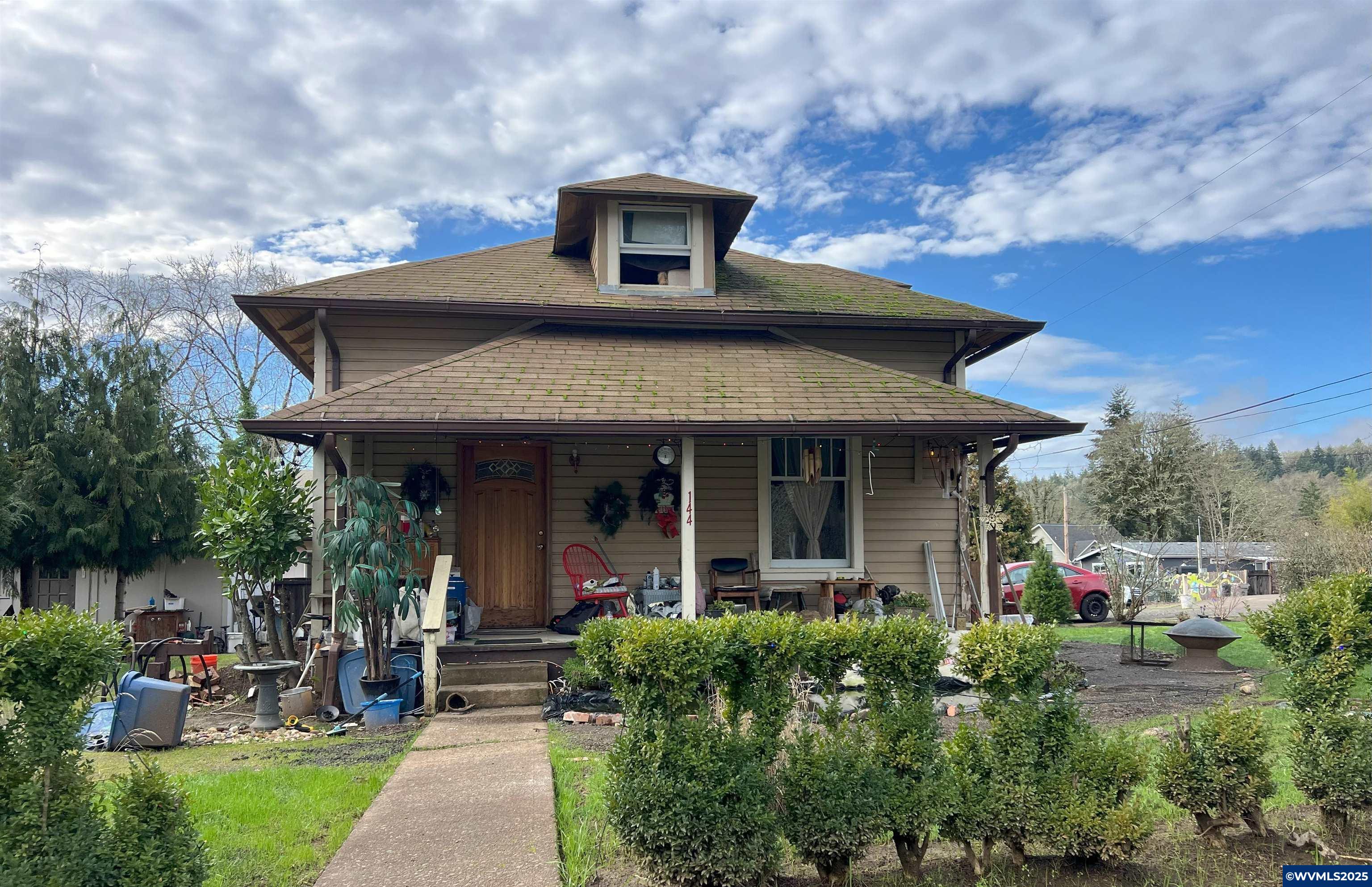 144 N 7th St