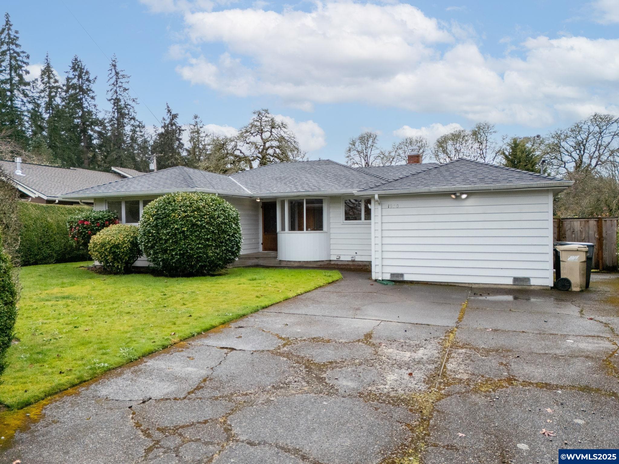 1950 SW Whiteside Dr