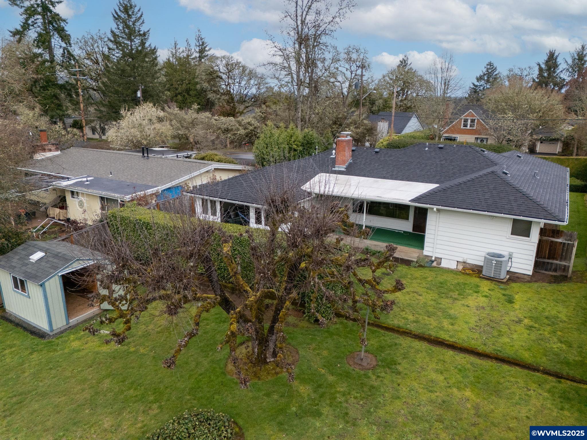 1950 SW Whiteside Dr