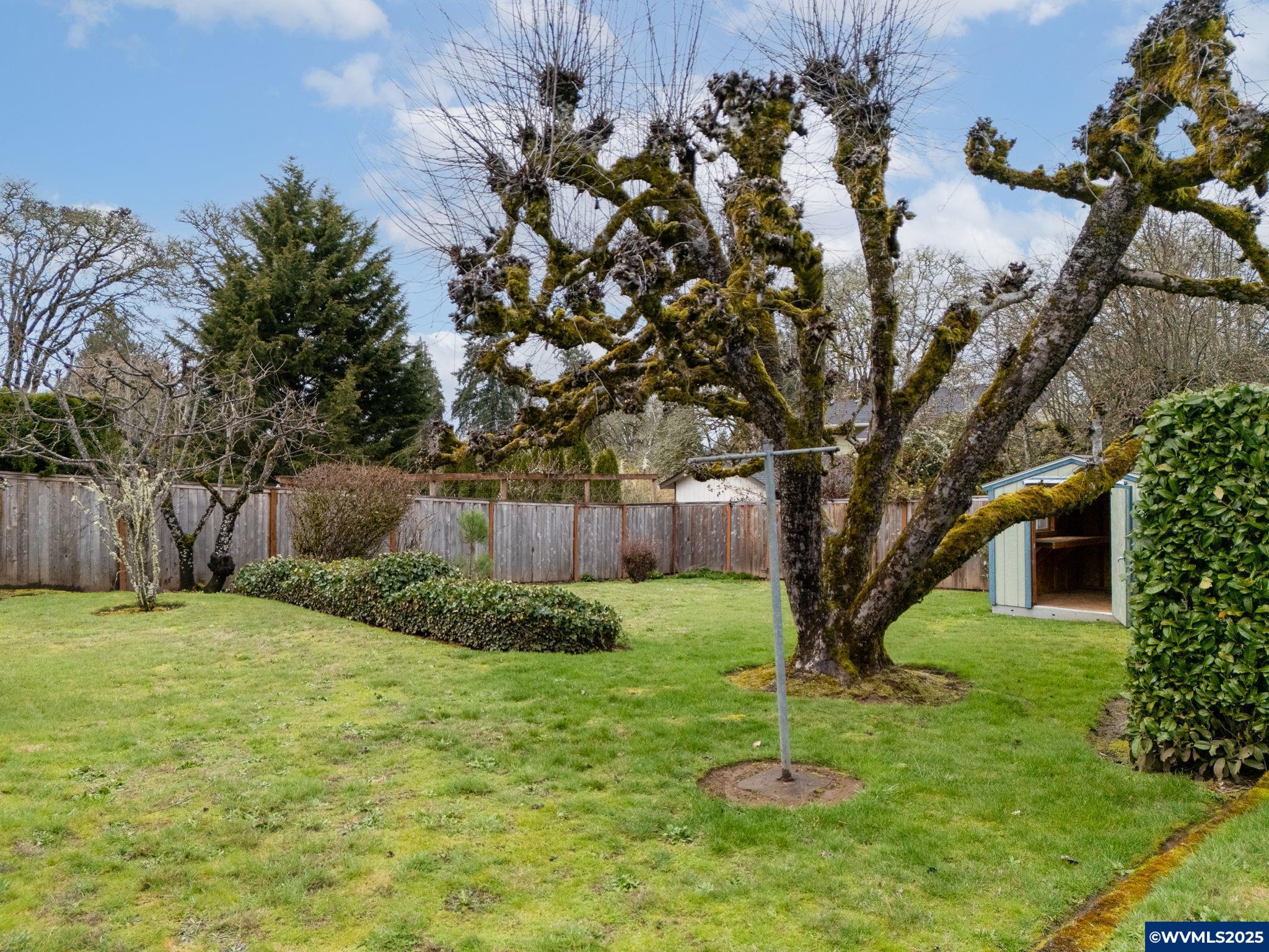 1950 SW Whiteside Dr