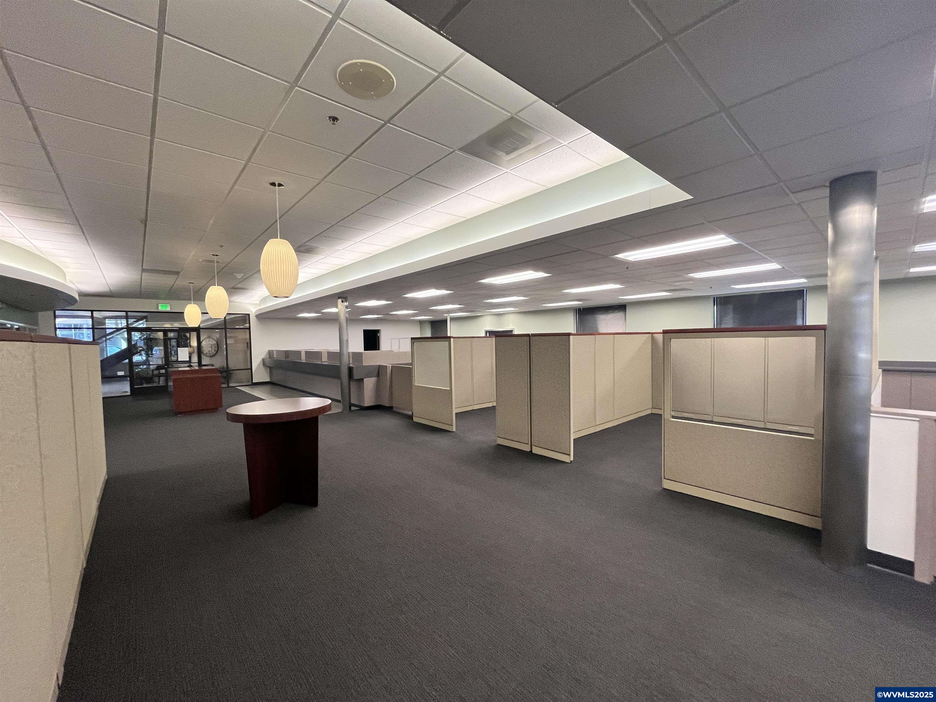 245 Commercial Ste 100-3 St SE