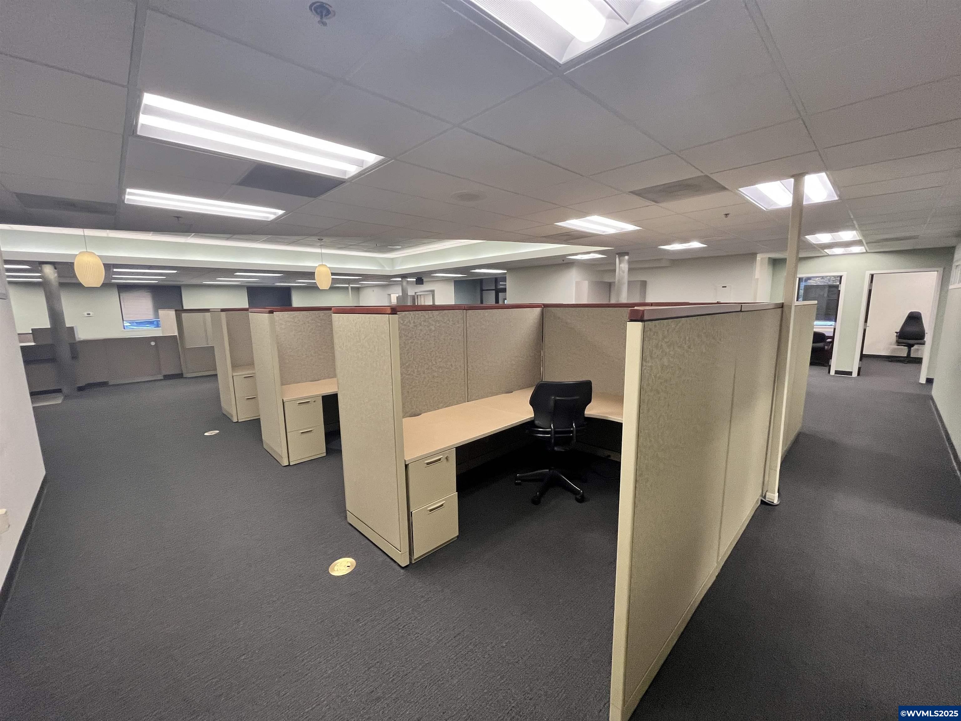 245 Commercial Ste 100-3 St SE