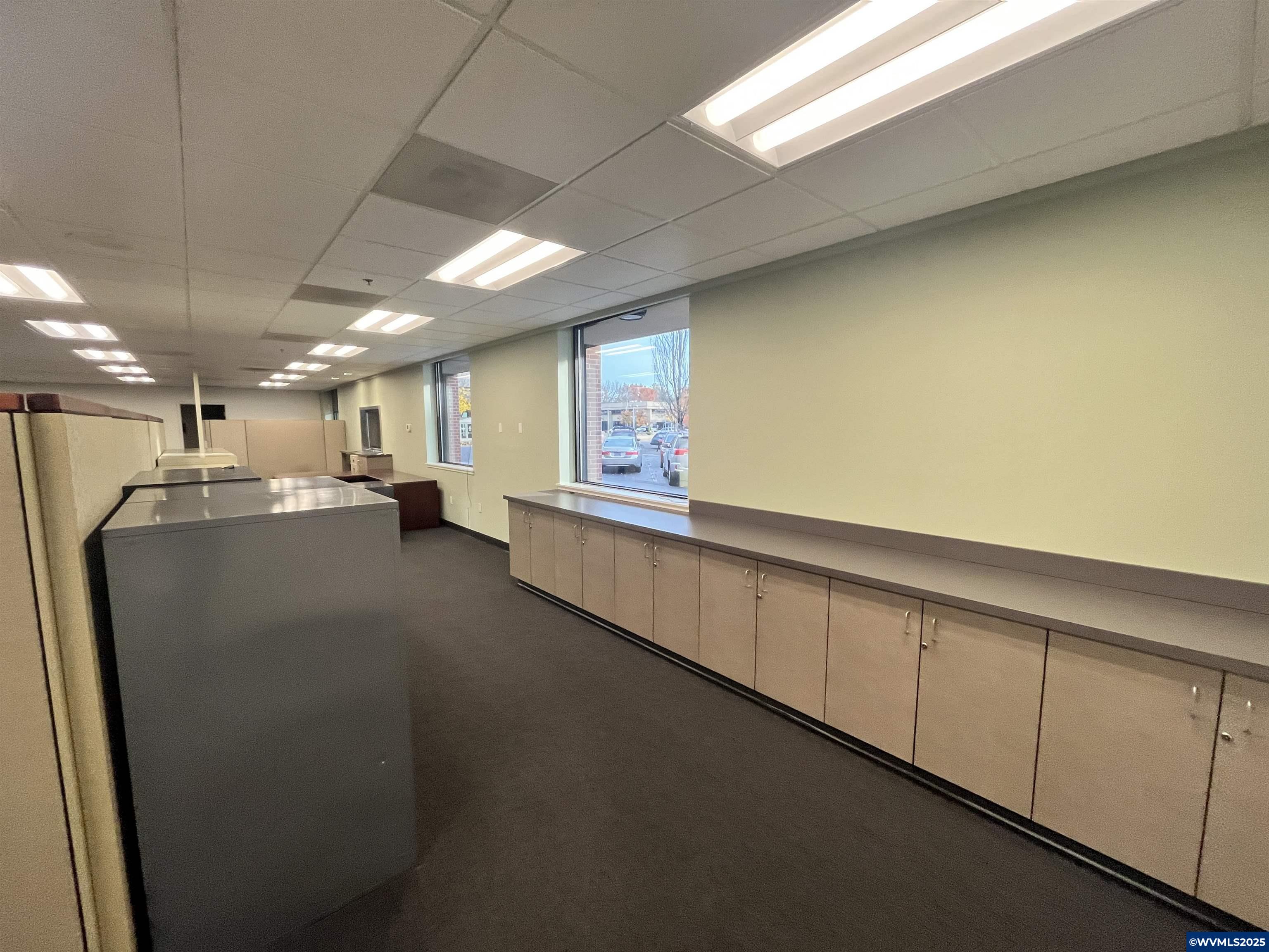 245 Commercial Ste 100-3 St SE