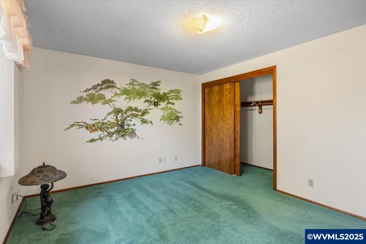 593 Howell Prairie Rd NE