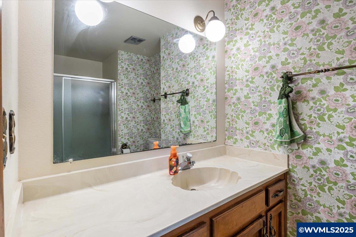 593 Howell Prairie Rd NE