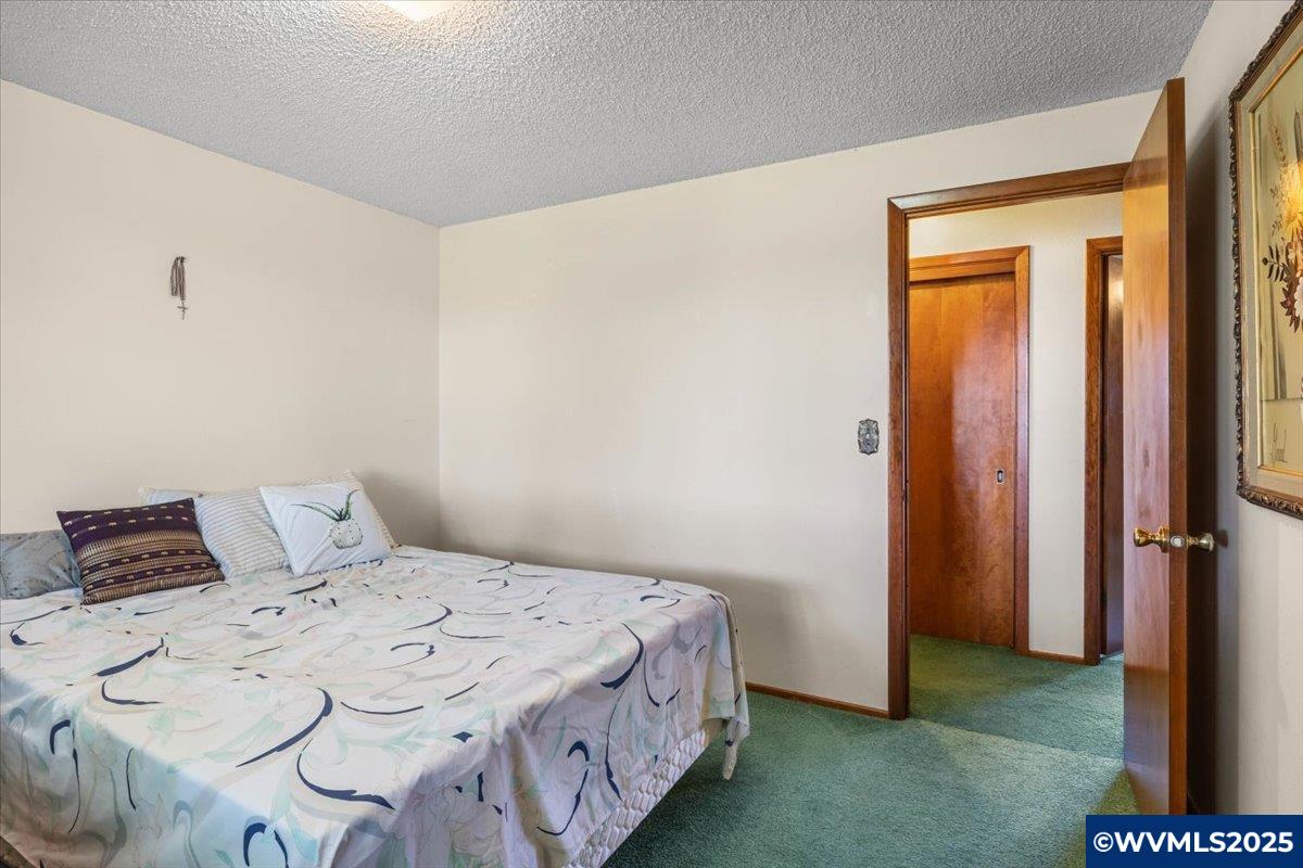 593 Howell Prairie Rd NE