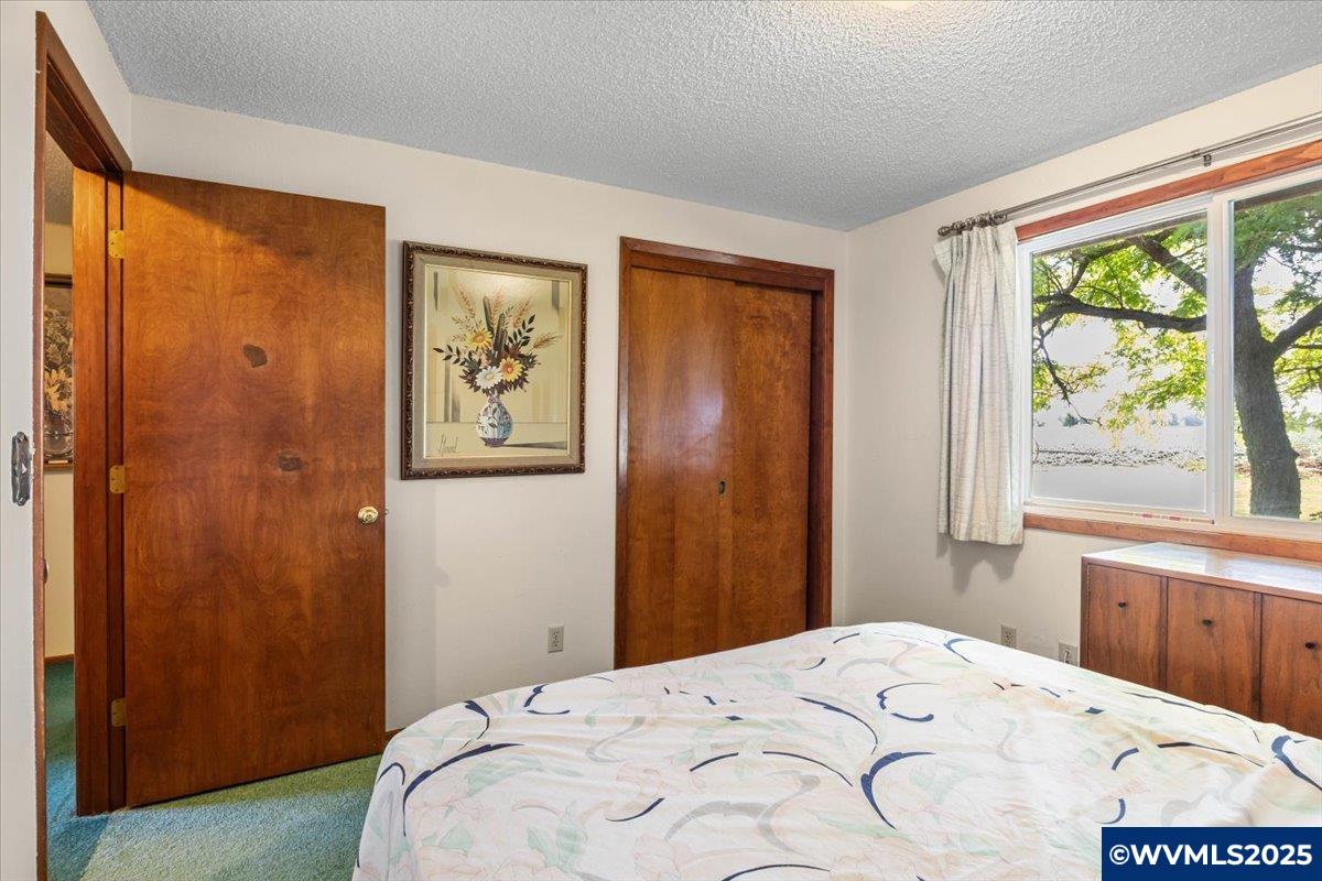 593 Howell Prairie Rd NE