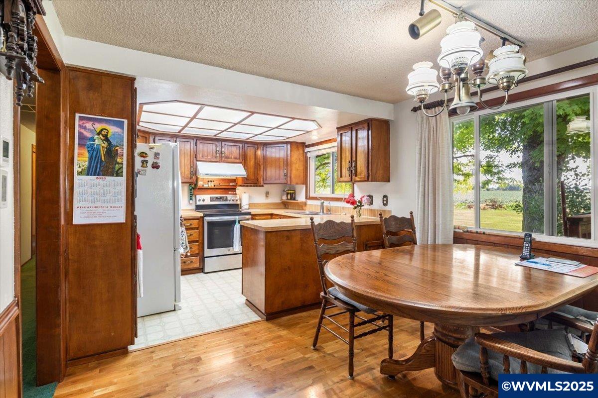 593 Howell Prairie Rd NE