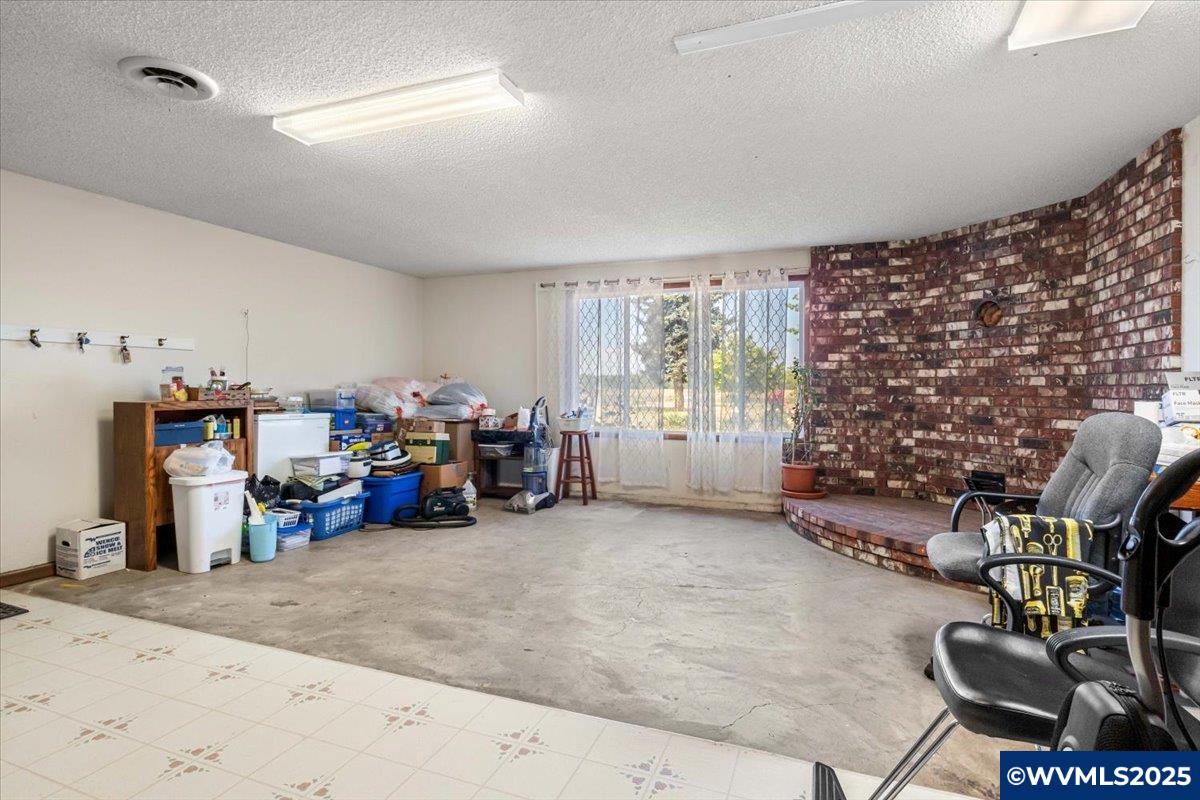593 Howell Prairie Rd NE
