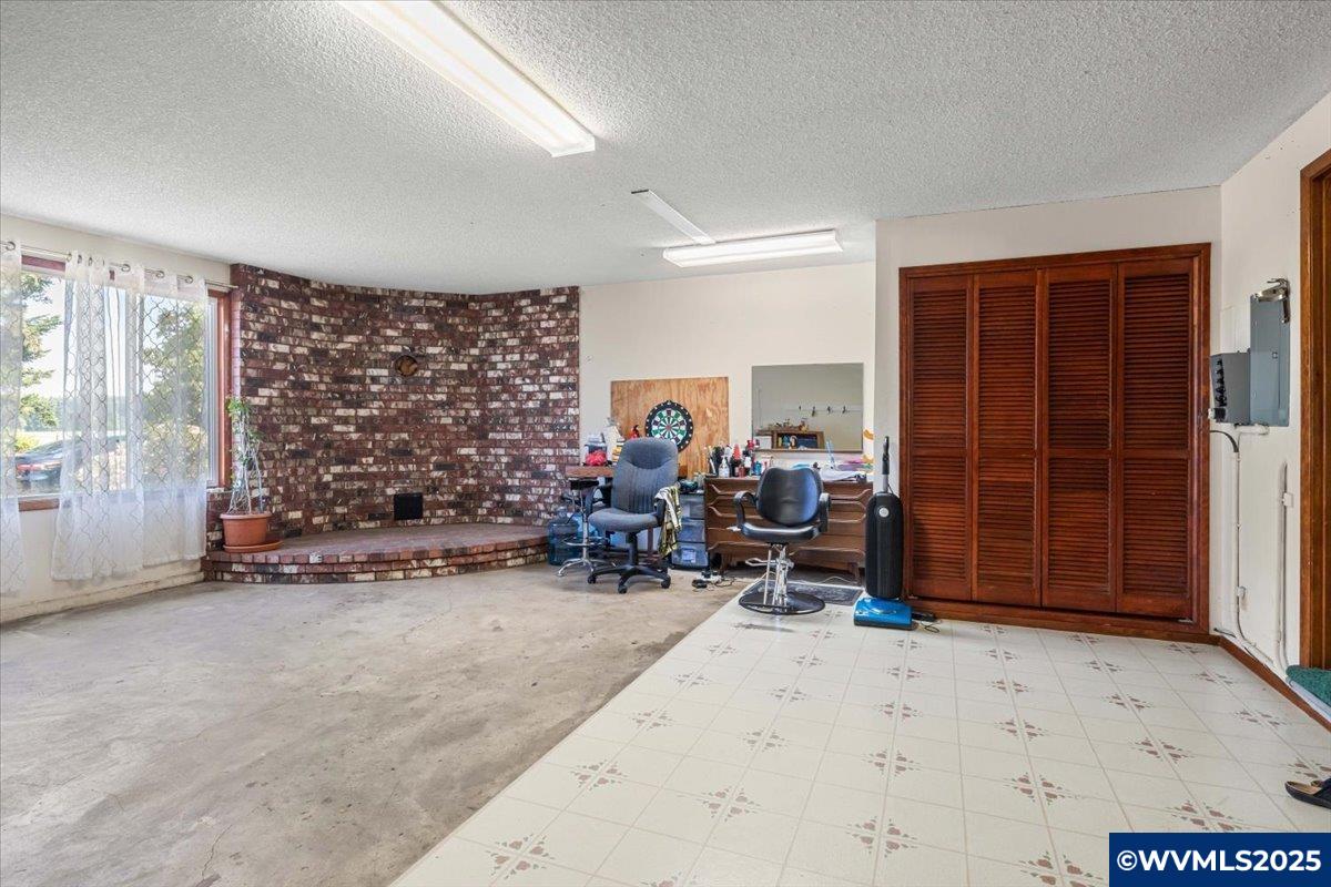 593 Howell Prairie Rd NE