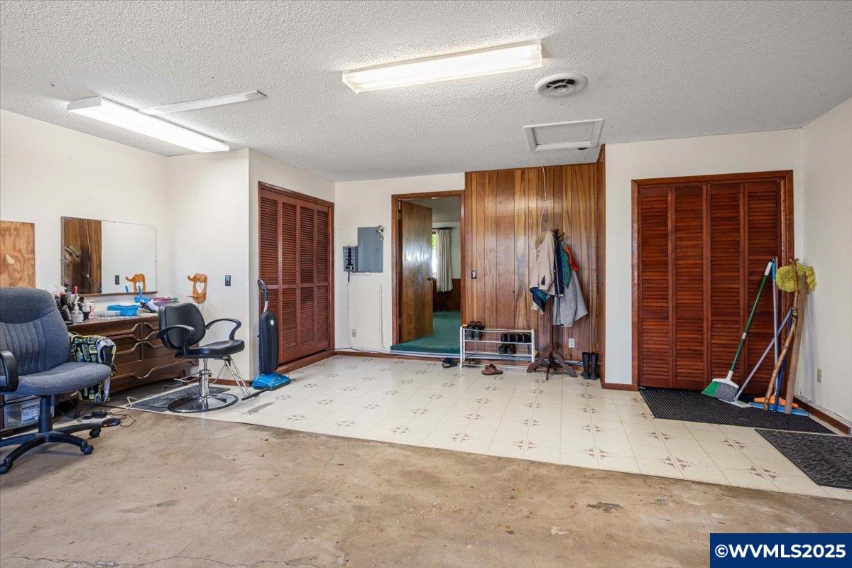 593 Howell Prairie Rd NE
