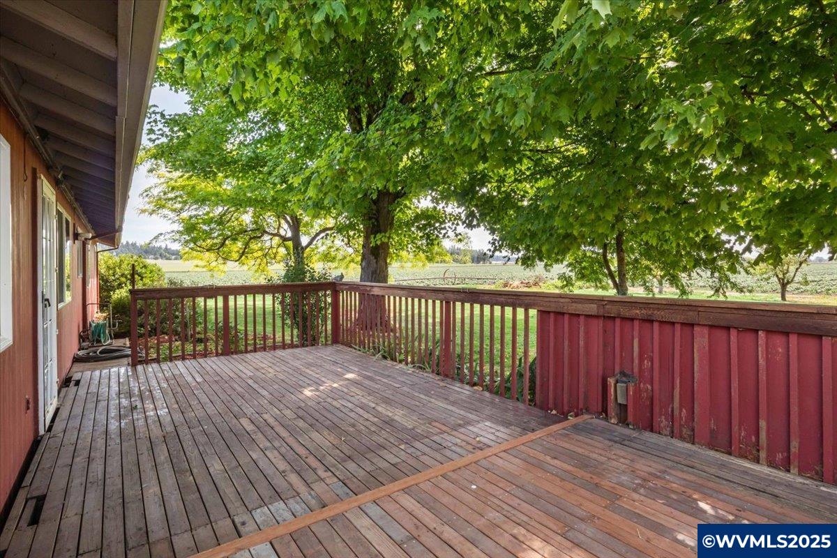 593 Howell Prairie Rd NE