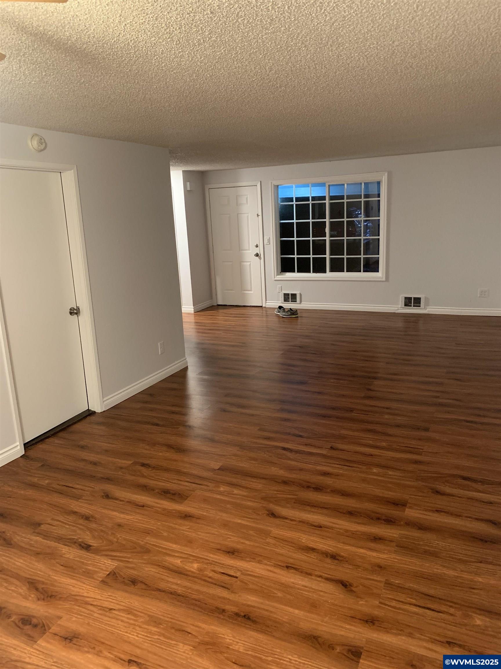 3482 30th (& 3484) Av NE