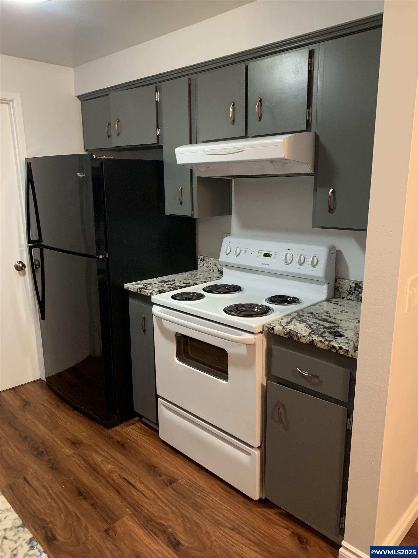 3482 30th (& 3484) Av NE