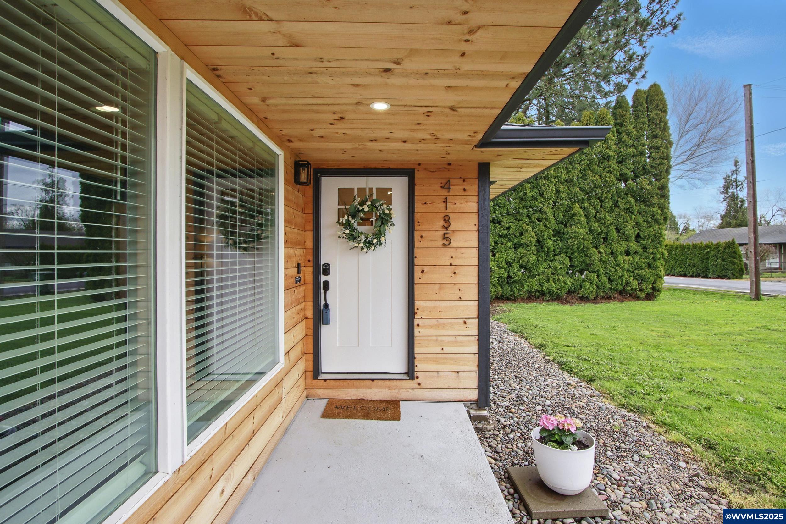 4135 Macleay Rd SE