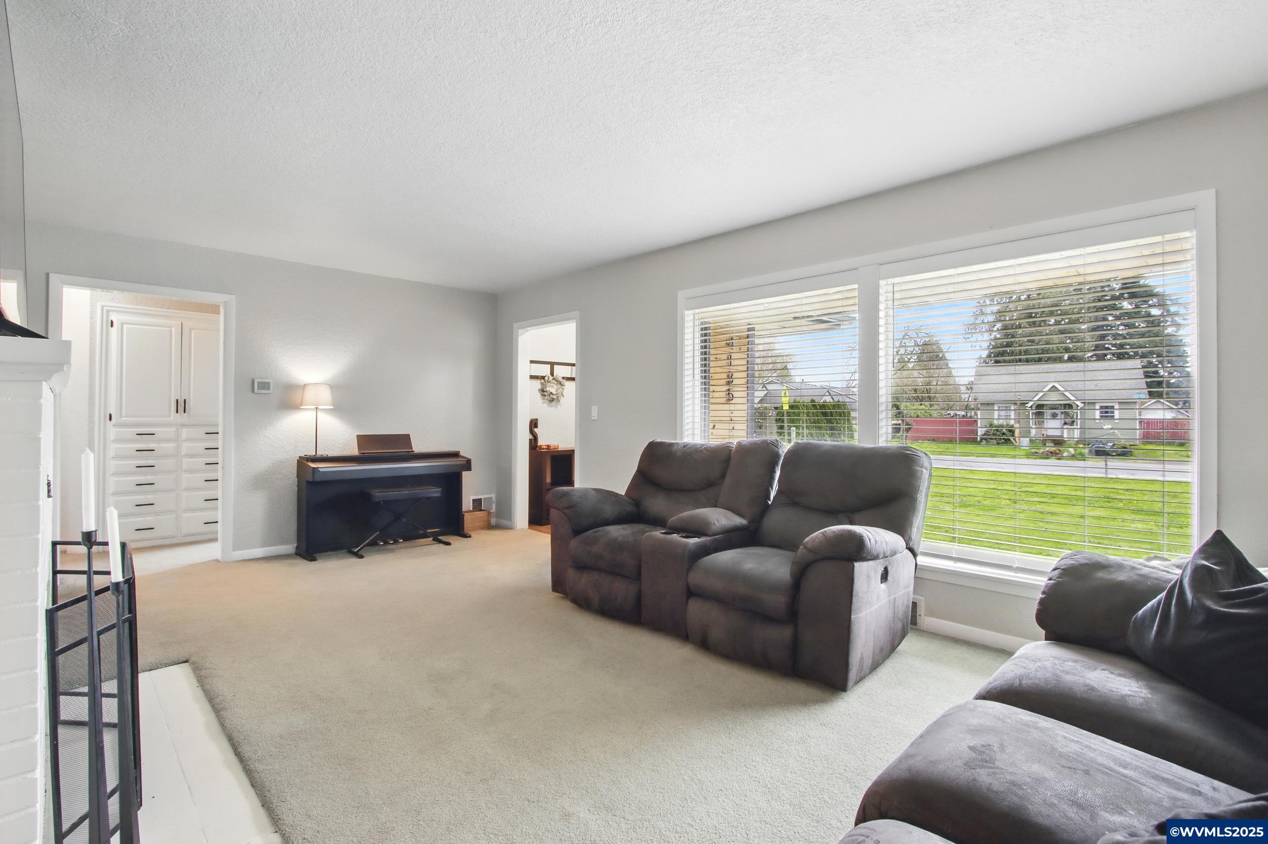 4135 Macleay Rd SE