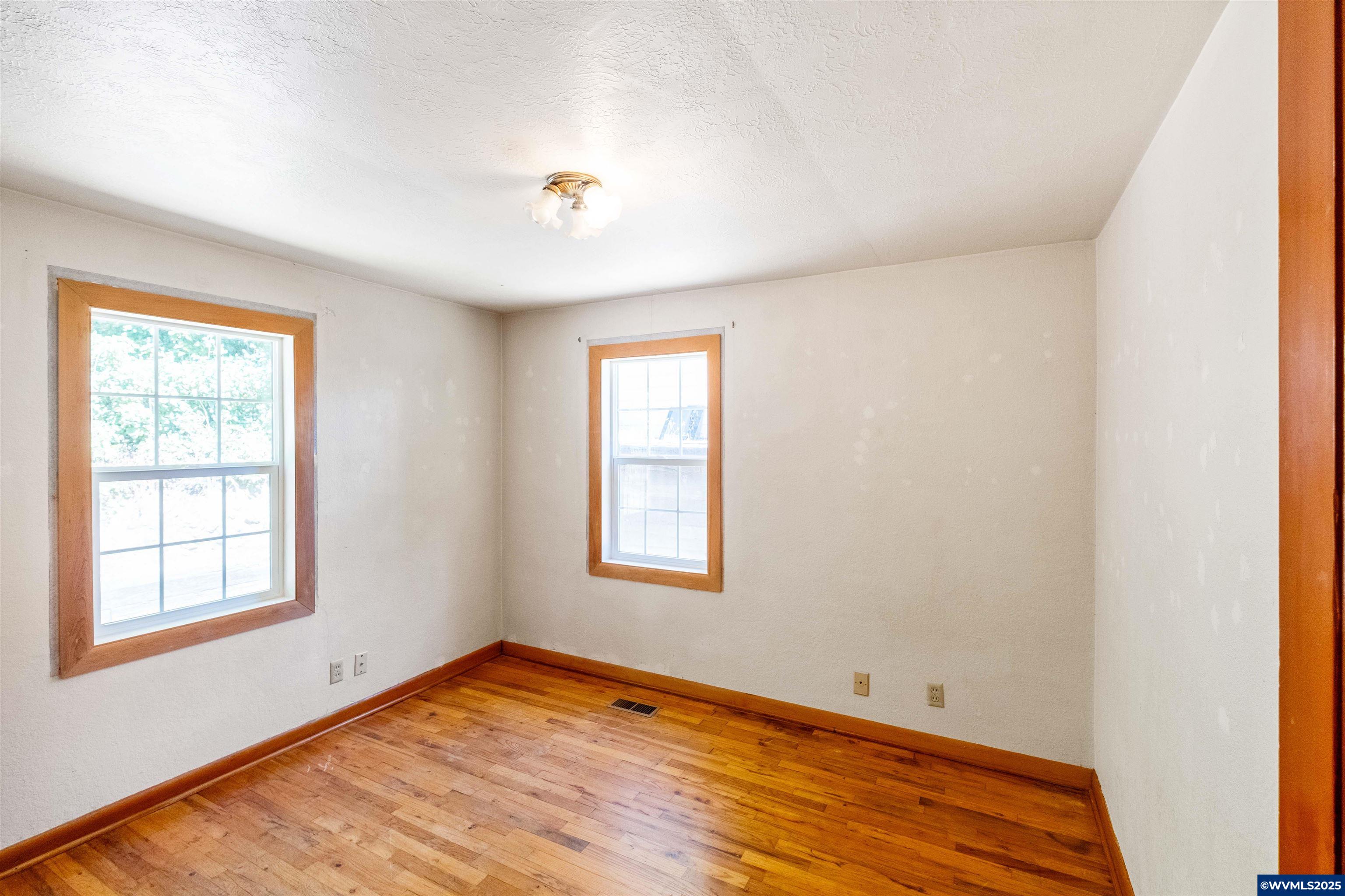 875 Piedmont Av NW