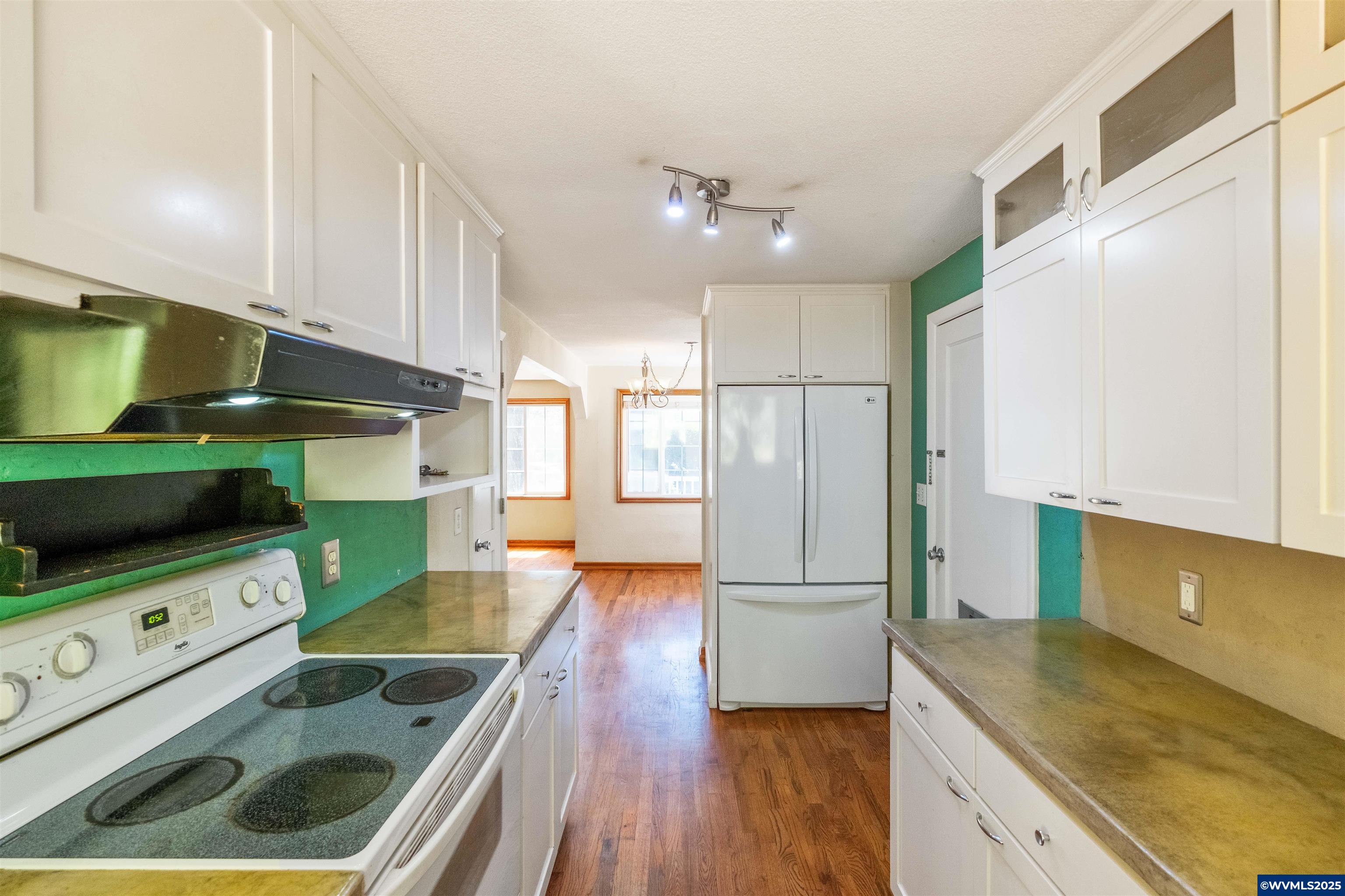 875 Piedmont Av NW
