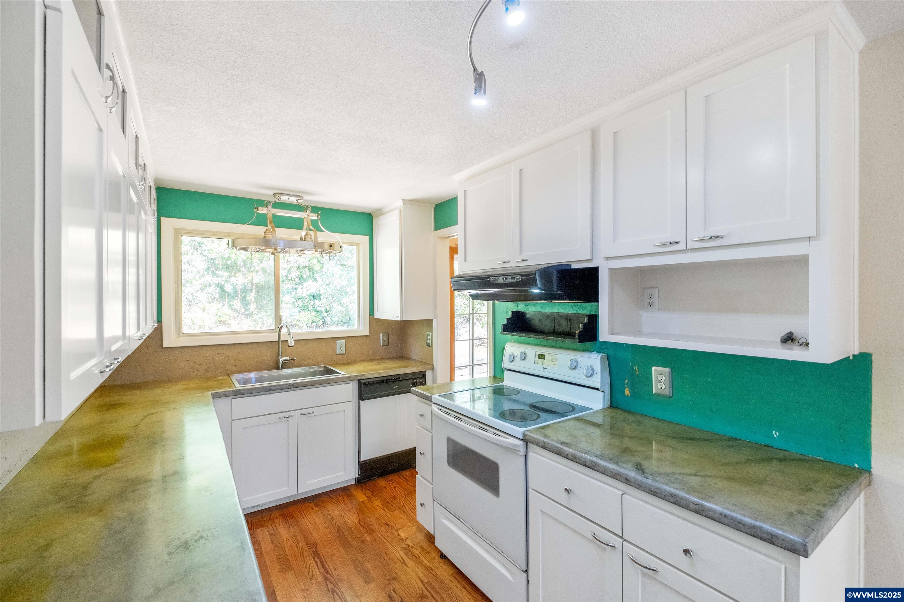 875 Piedmont Av NW