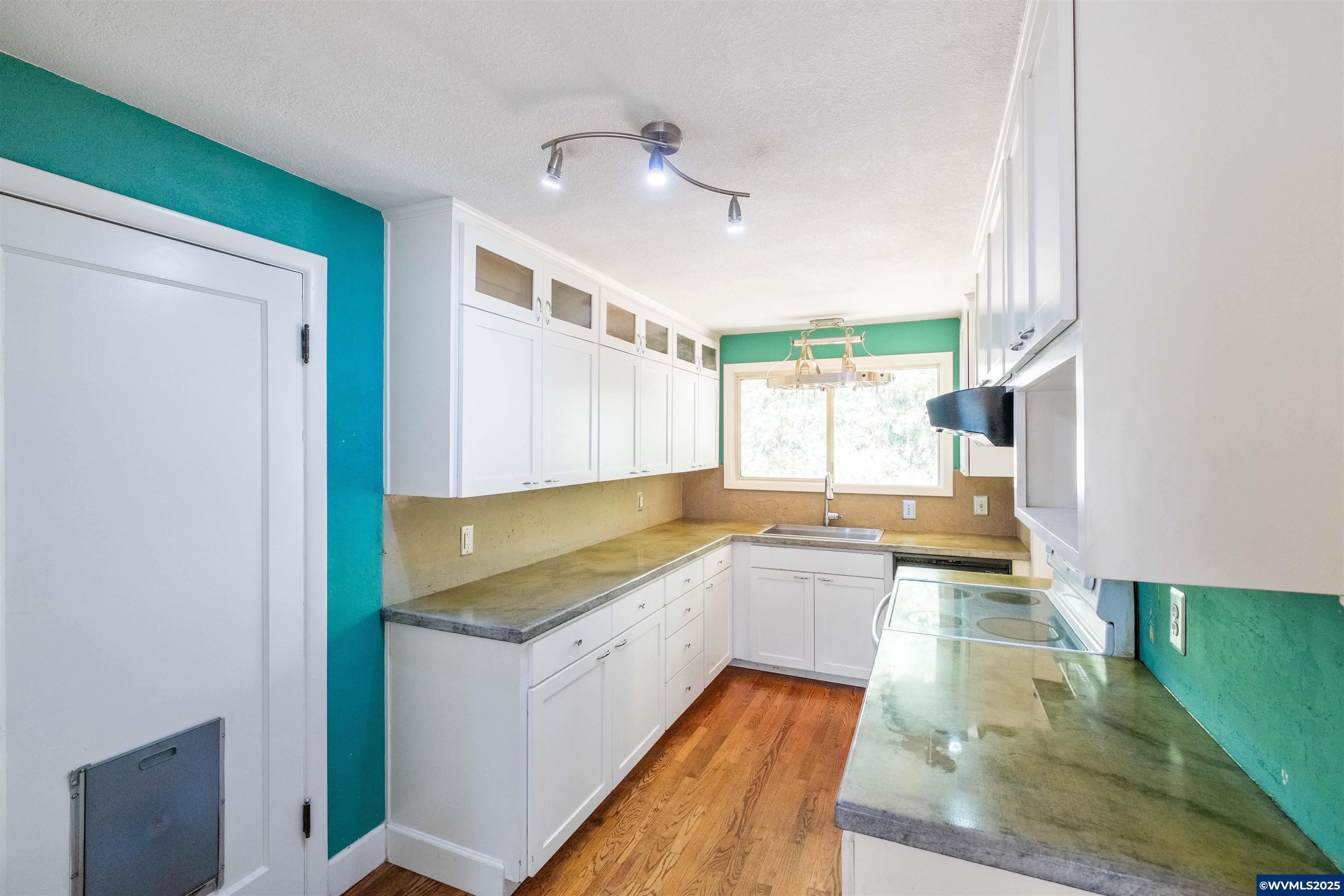 875 Piedmont Av NW